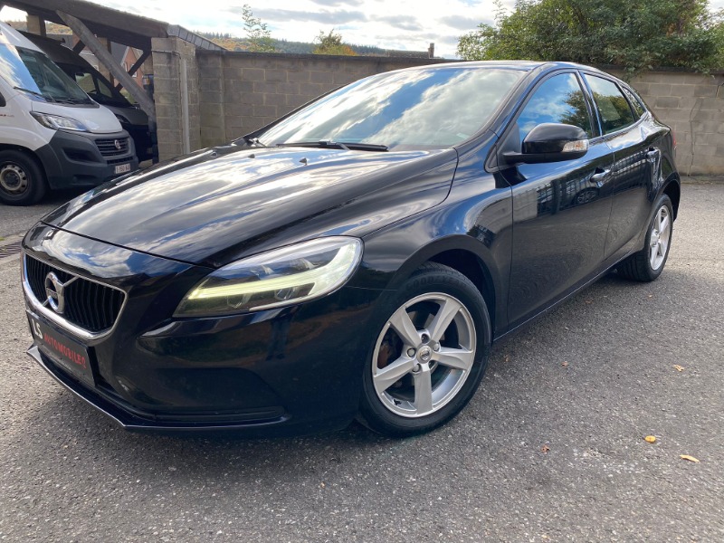 
								2017 Volvo V40 full									