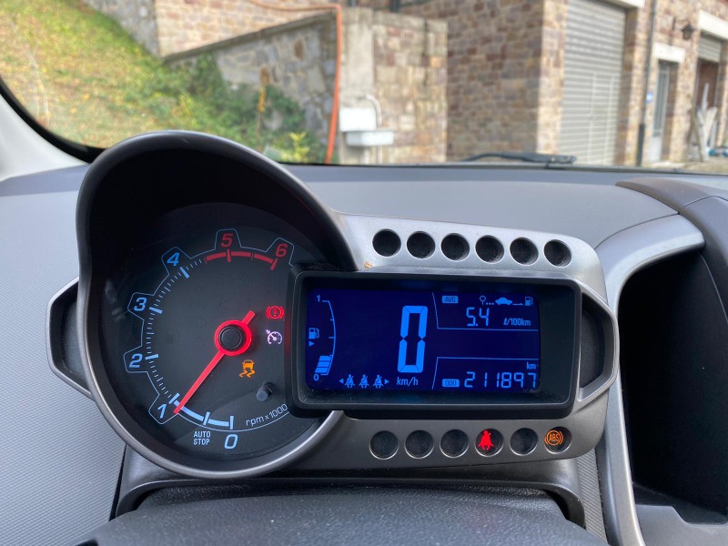 
								2012 Chevrolet AVEO full									