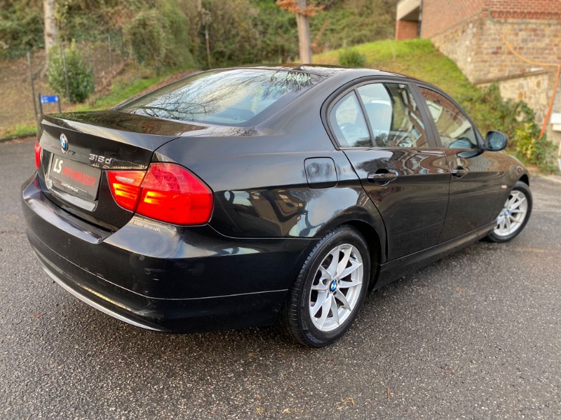 
								2011 BMW 318 full									