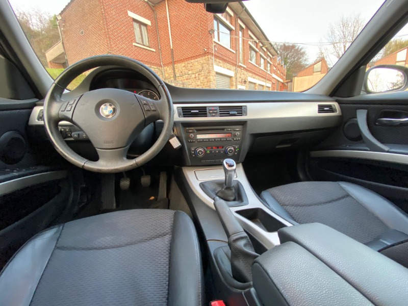 
								2011 BMW 318 full									