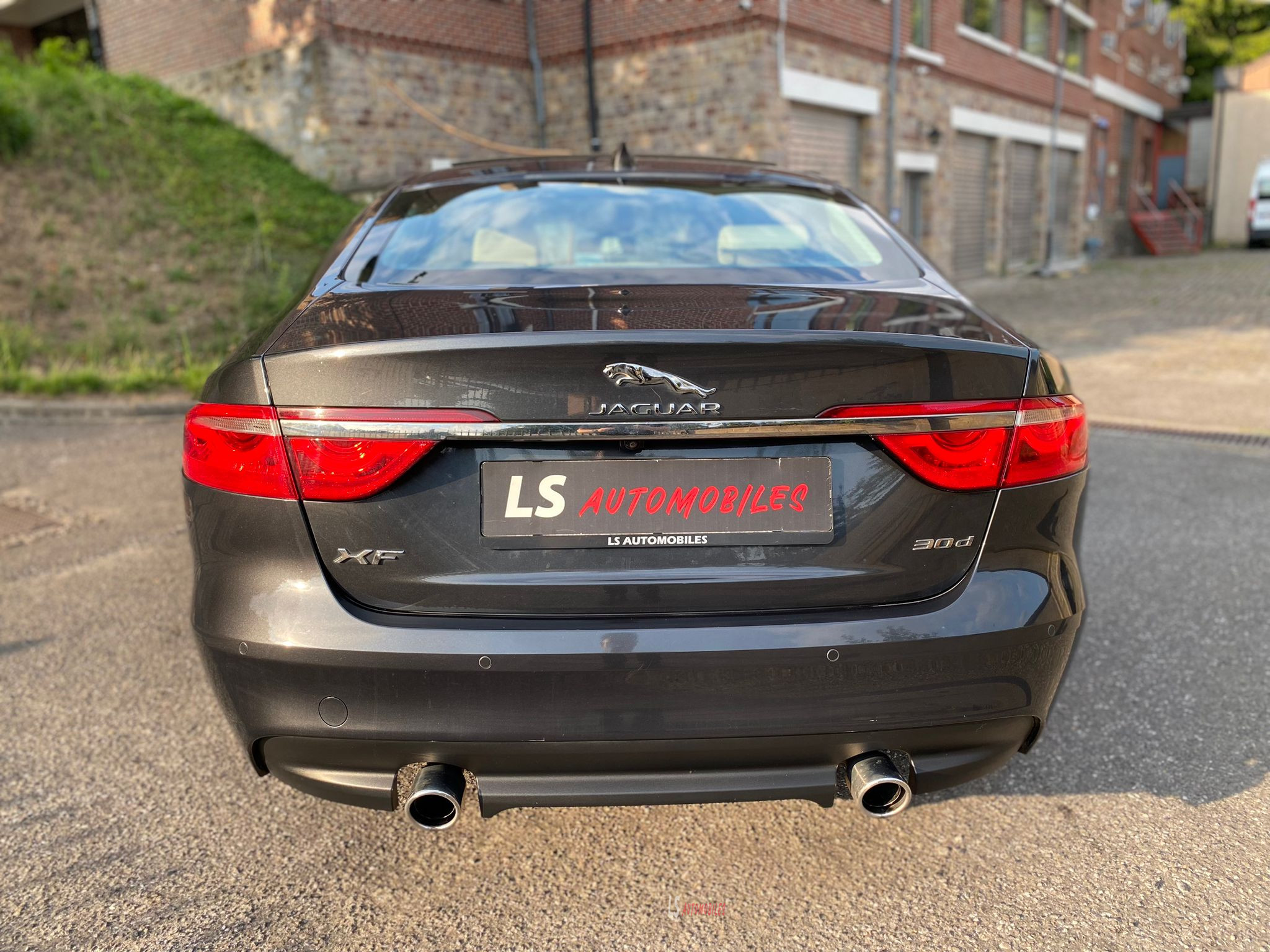 
								Jaguar XF 3.0d V6*CAMERA*ROOF*LEATHER*EU6b full									