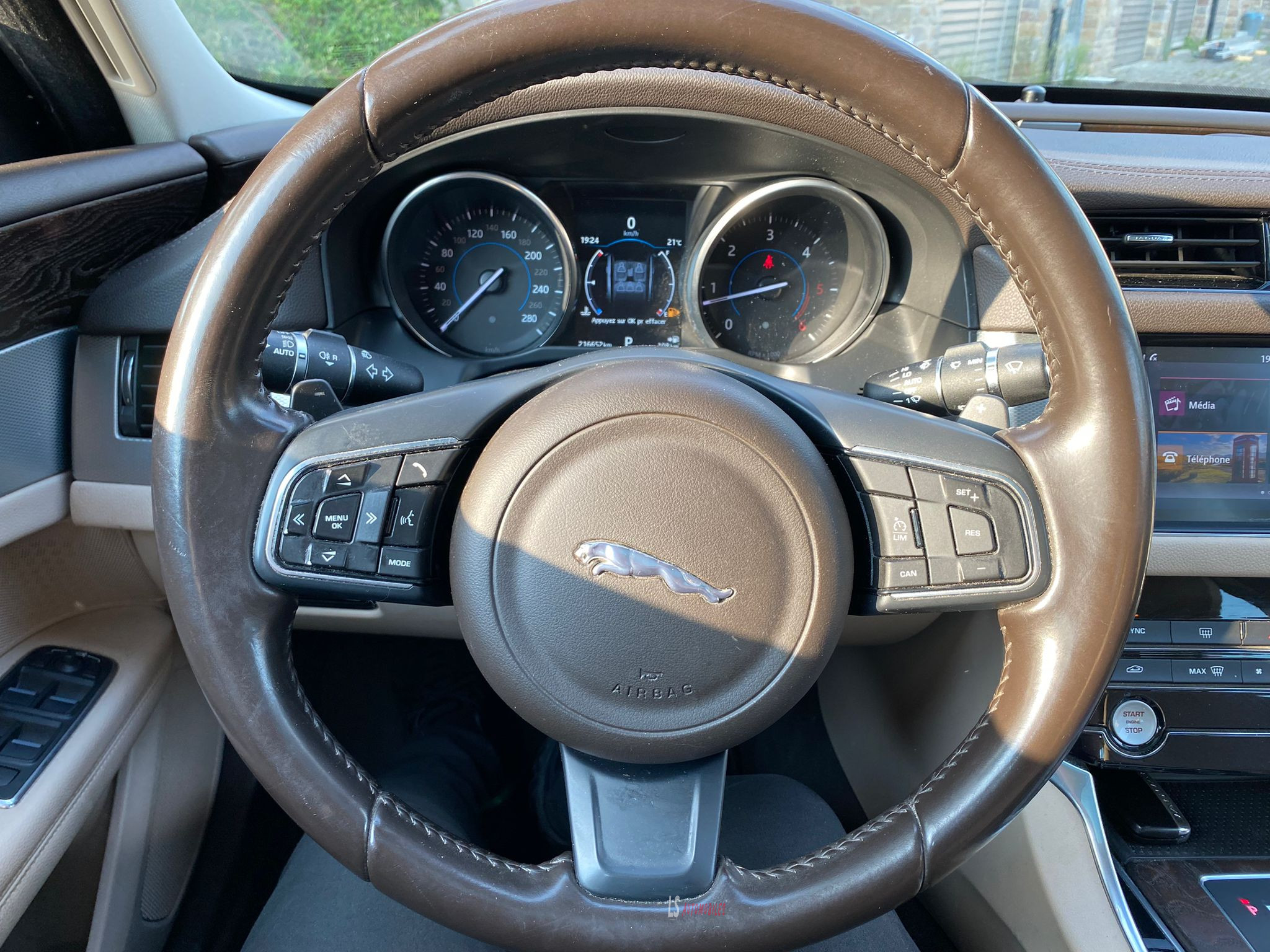 
								Jaguar XF 3.0d V6*CAMERA*ROOF*LEATHER*EU6b full									