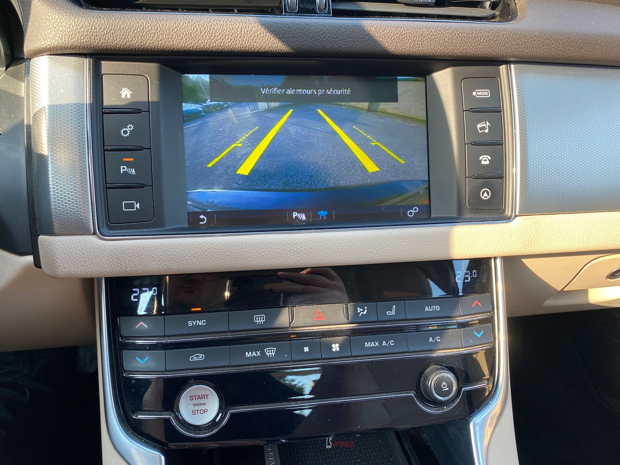 
								Jaguar XF 3.0d V6*CAMERA*ROOF*LEATHER*EU6b full									