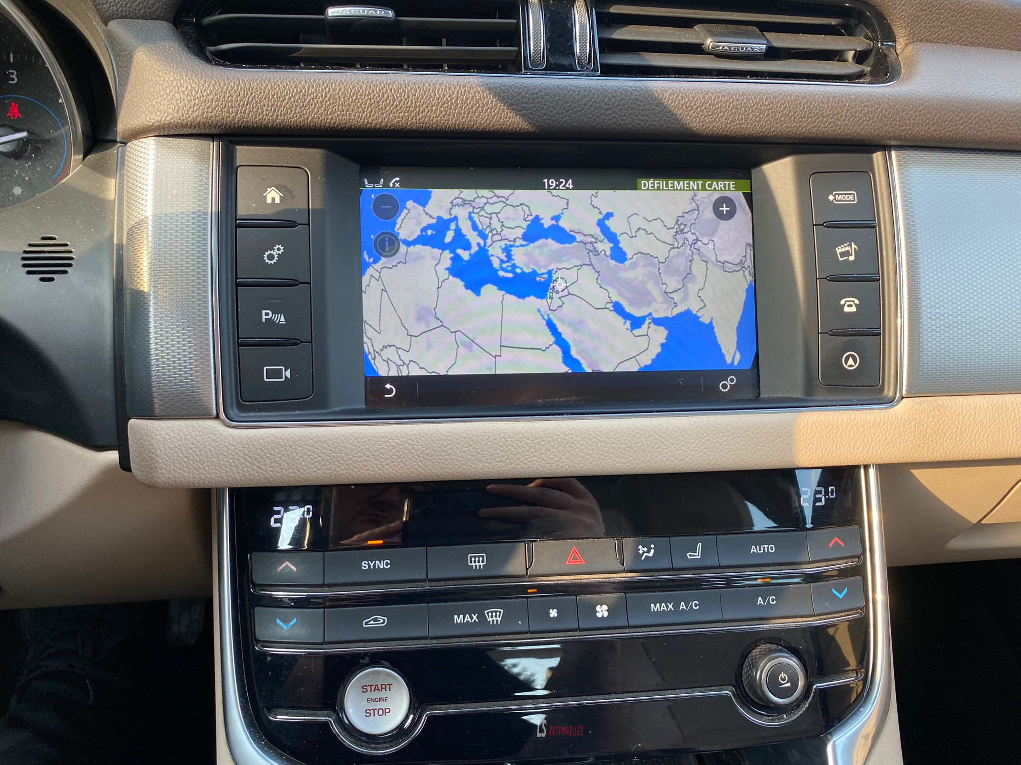 
								Jaguar XF 3.0d V6*CAMERA*ROOF*LEATHER*EU6b full									