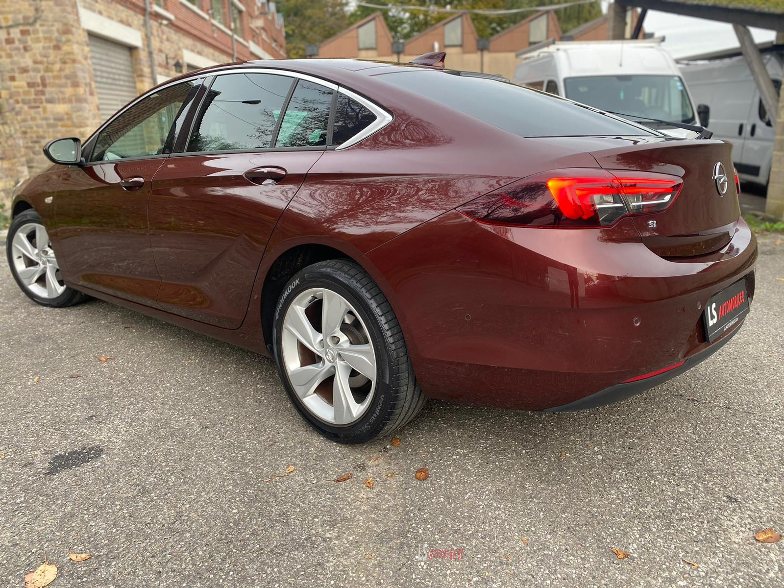 
								Opel Insignia*1.5*140HP*Led*Navi*Cam*HeadUp*Leather full									