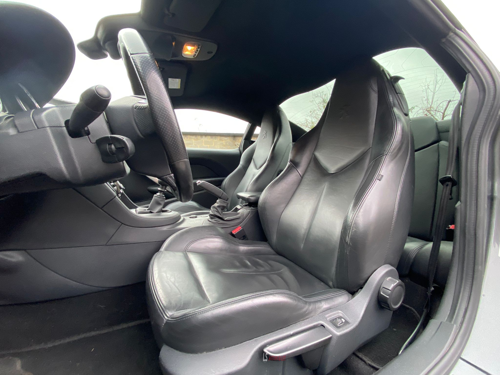 
								Peugeot RCZ 2.0 HDi*CUIR*AIRCOAUTO*CRUISE*EU5 full									