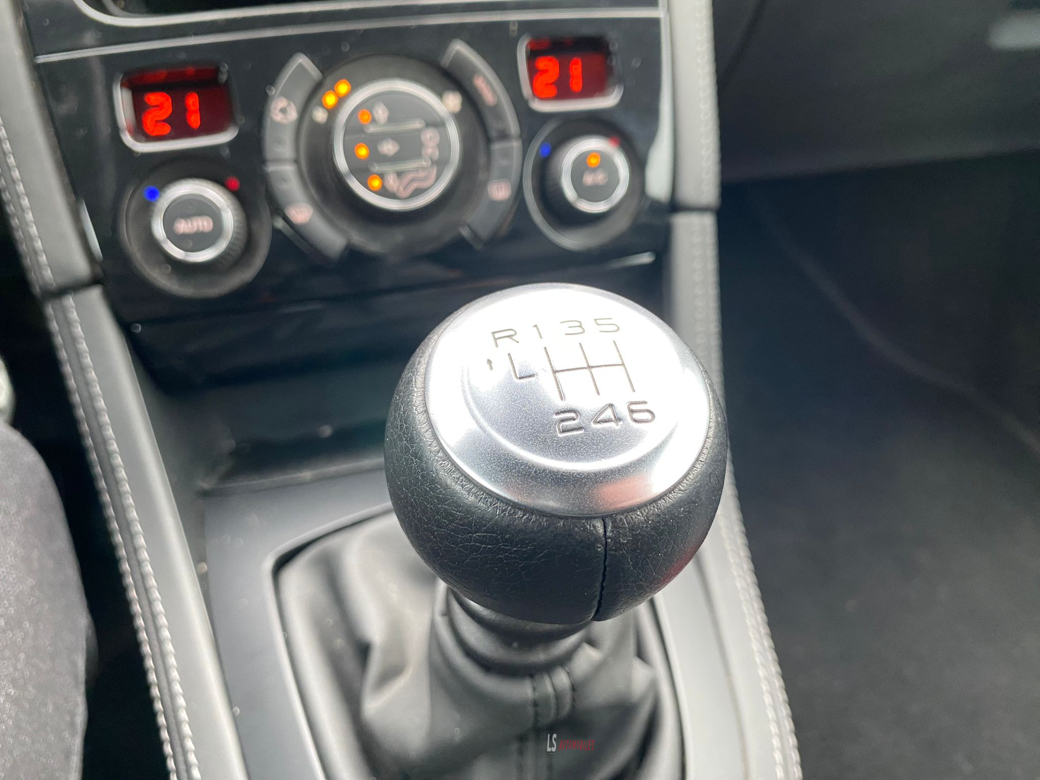 
								Peugeot RCZ 2.0 HDi*CUIR*AIRCOAUTO*CRUISE*EU5 full									