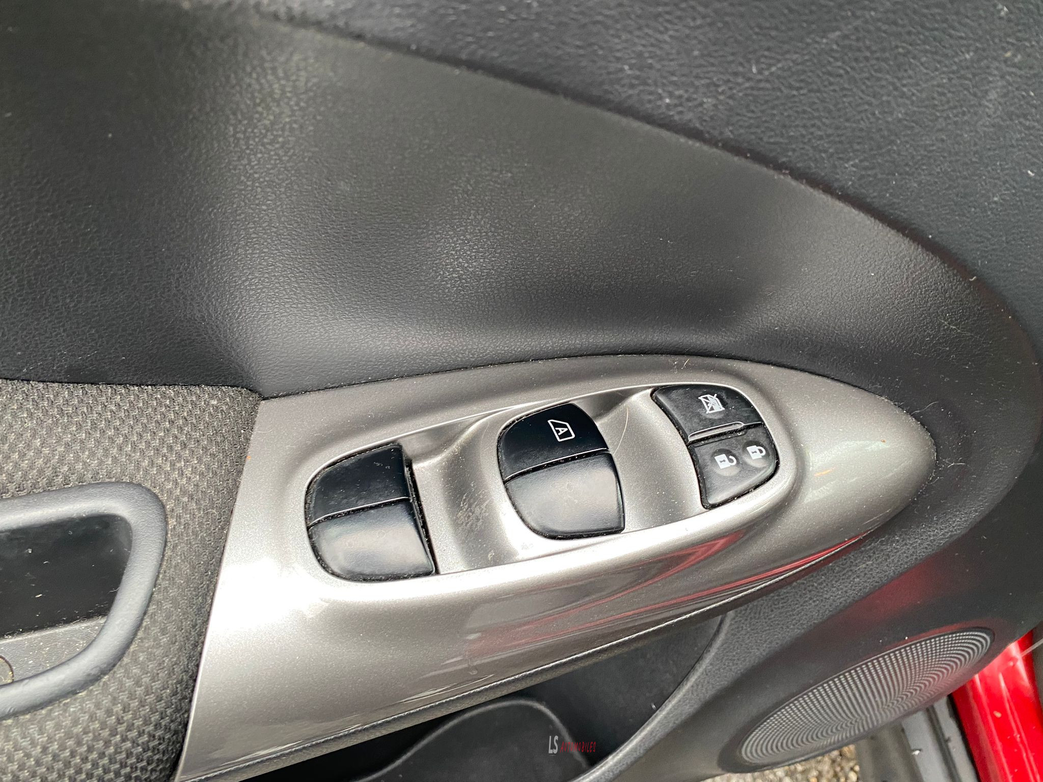 
								Nissan Juke 1.6e*Boite automatique*Navi*Camera*Eu6b full									