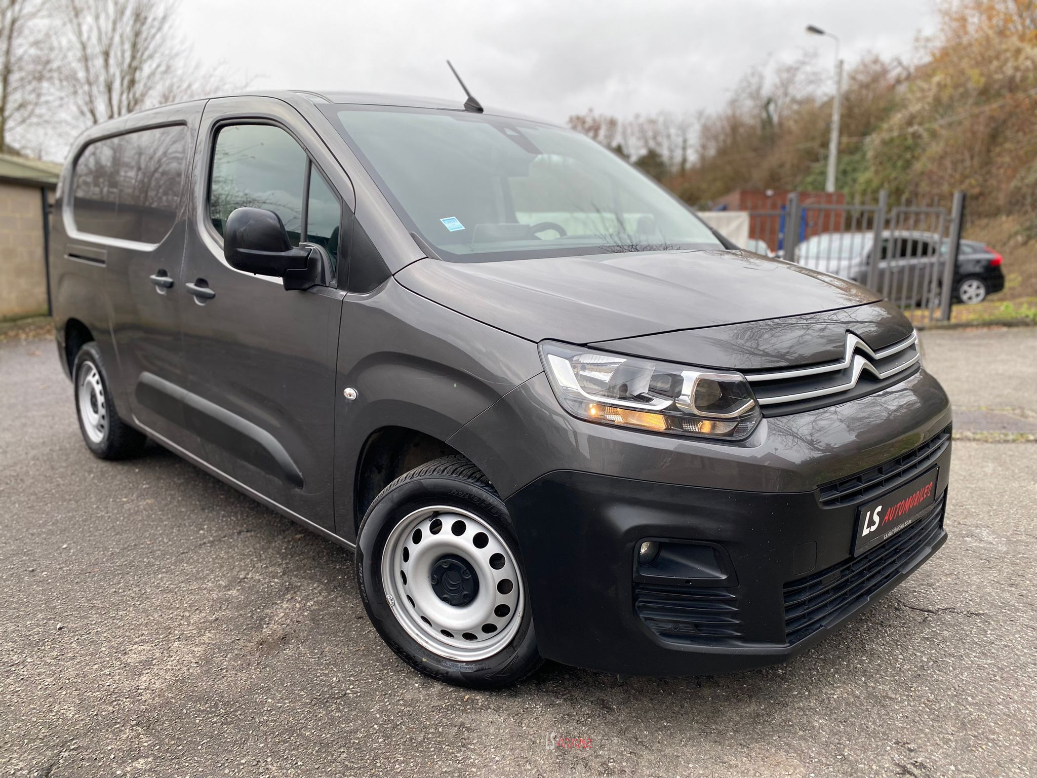 Citroën Berlingo XL* 1.5D*Automatic*Camera*Navi*Carplay