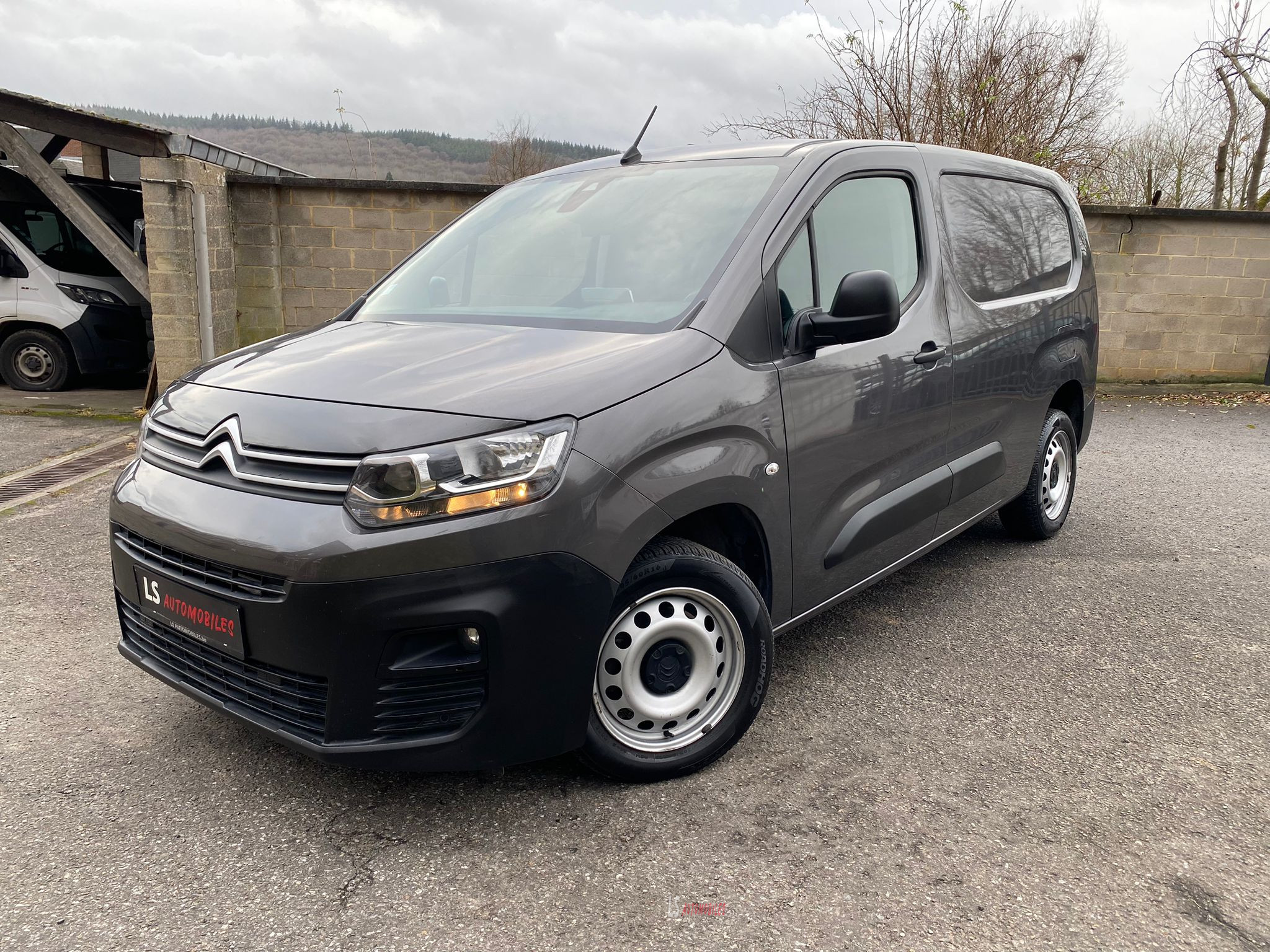 
								Citroën Berlingo XL* 1.5D*Automatic*Camera*Navi*Carplay full									