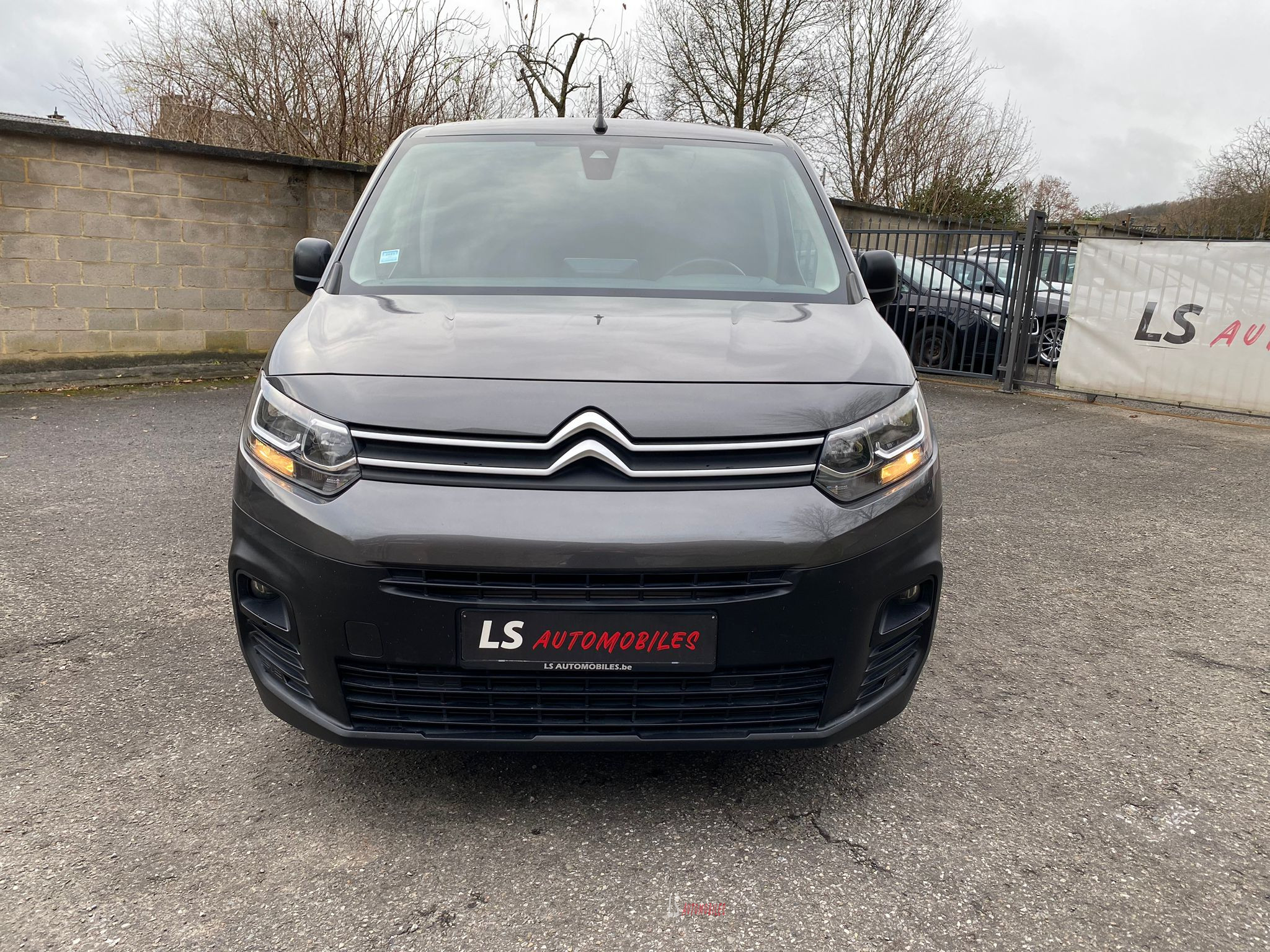 
								Citroën Berlingo XL* 1.5D*Automatic*Camera*Navi*Carplay full									