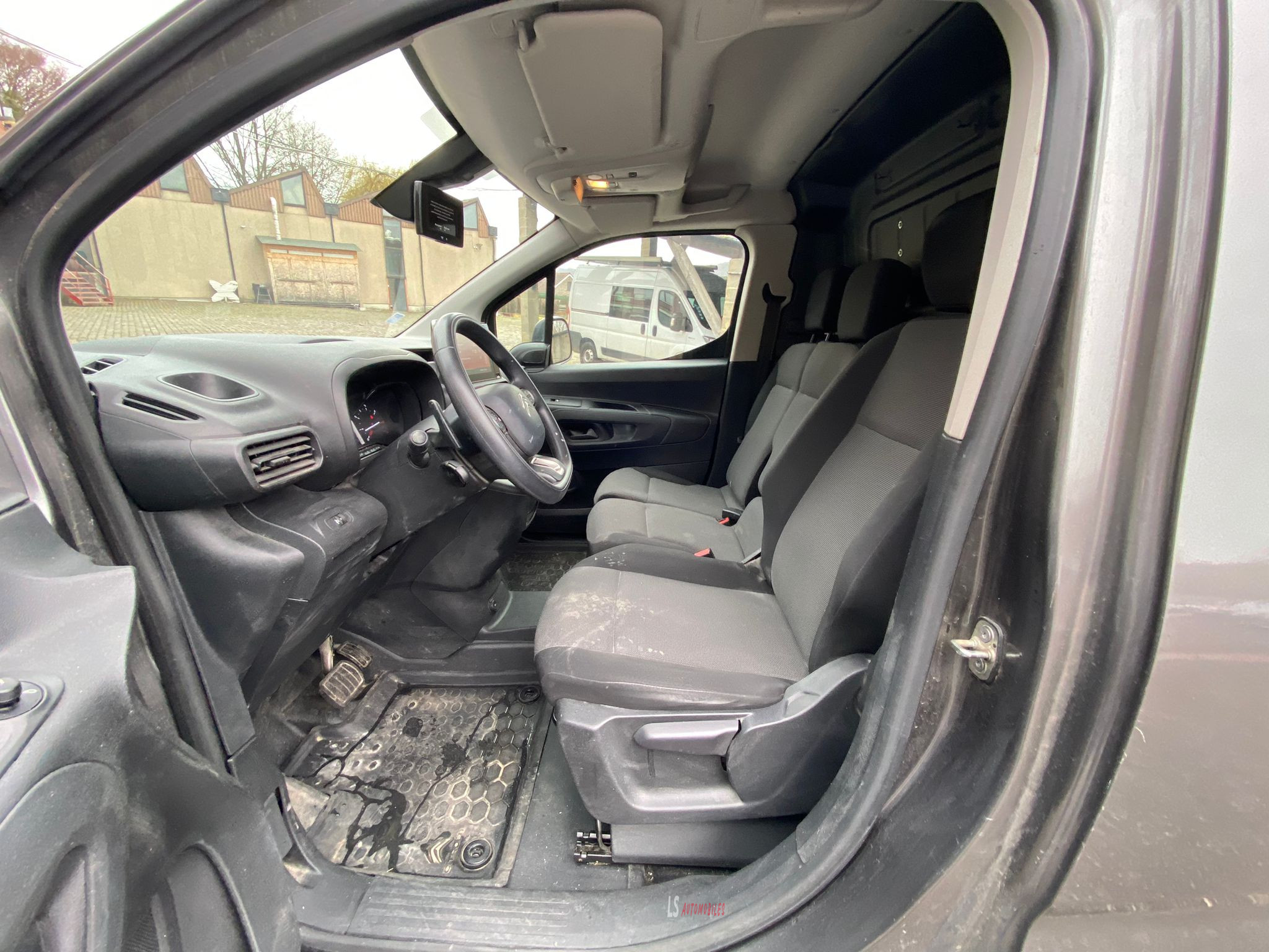 
								Citroën Berlingo XL* 1.5D*Automatic*Camera*Navi*Carplay full									