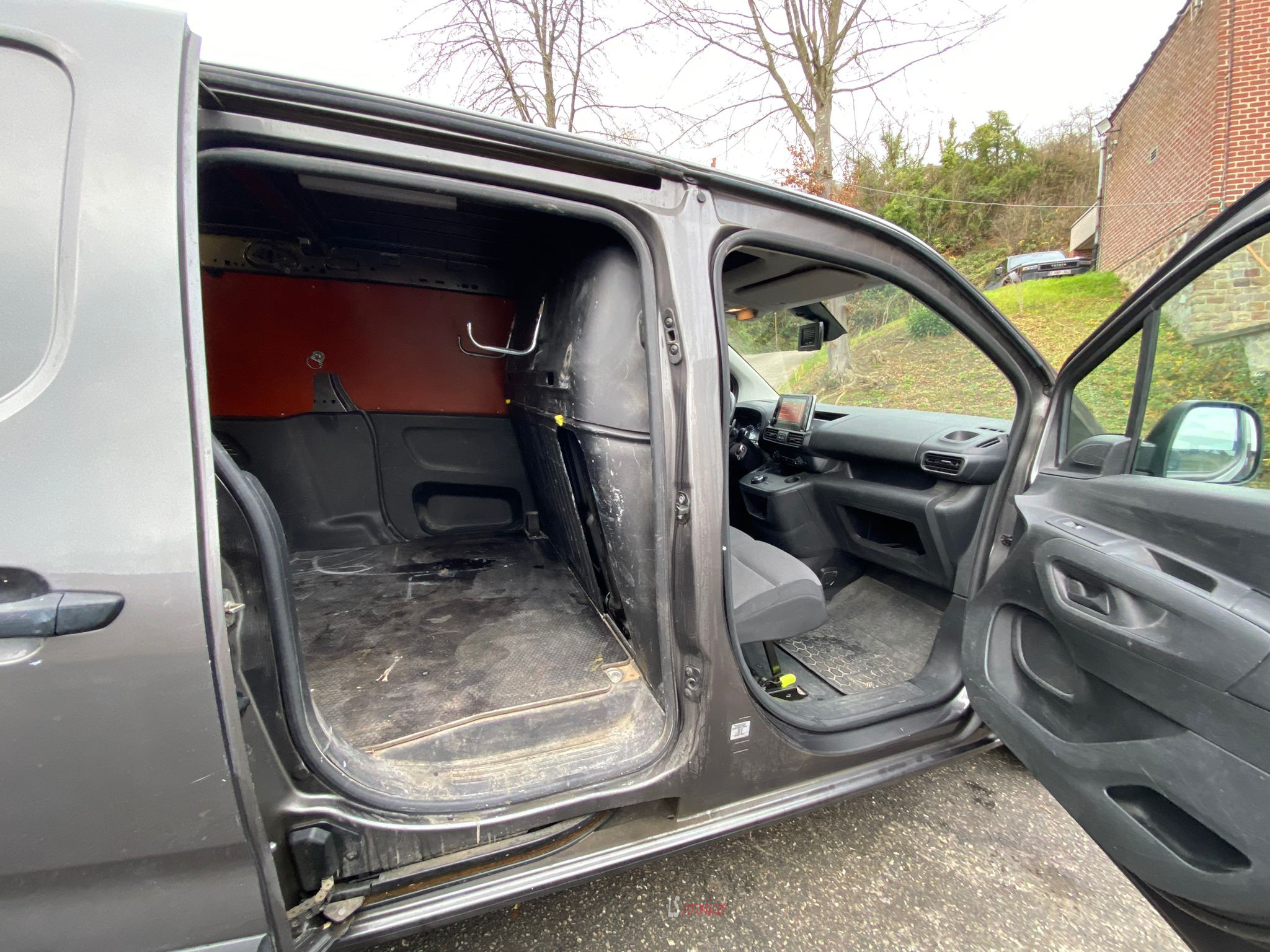 
								Citroën Berlingo XL* 1.5D*Automatic*Camera*Navi*Carplay full									