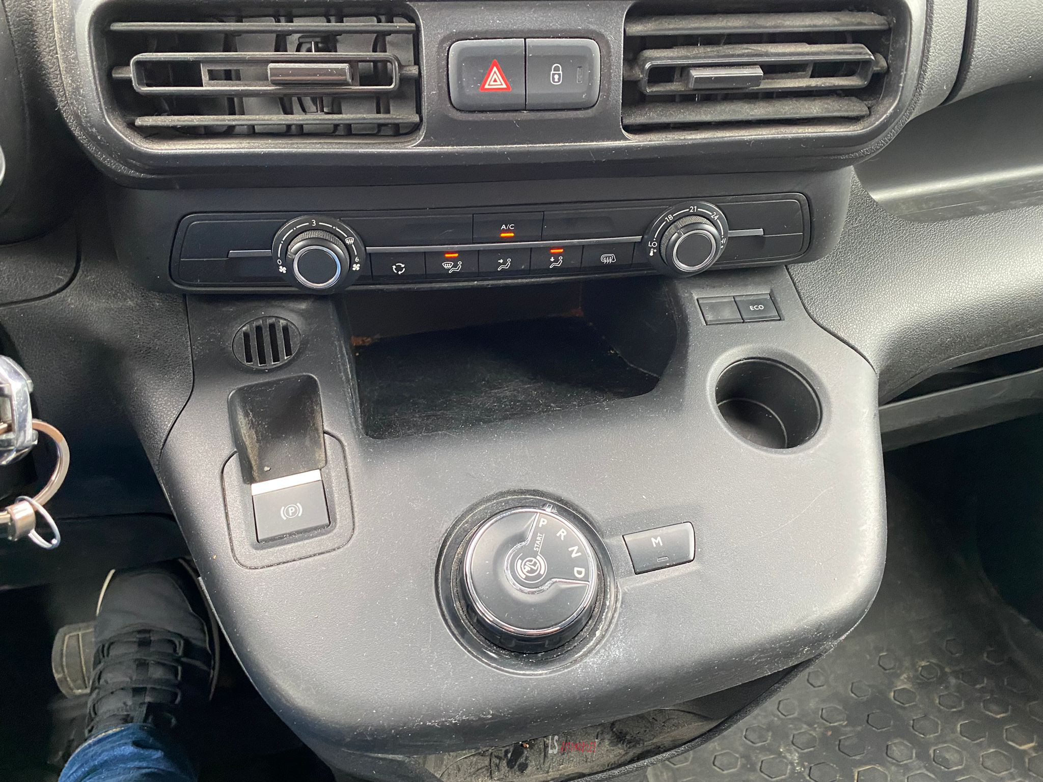 
								Citroën Berlingo XL* 1.5D*Automatic*Camera*Navi*Carplay full									