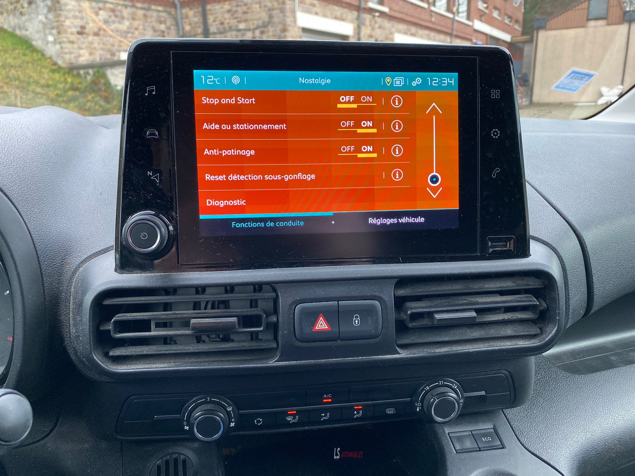 
								Citroën Berlingo XL* 1.5D*Automatic*Camera*Navi*Carplay full									