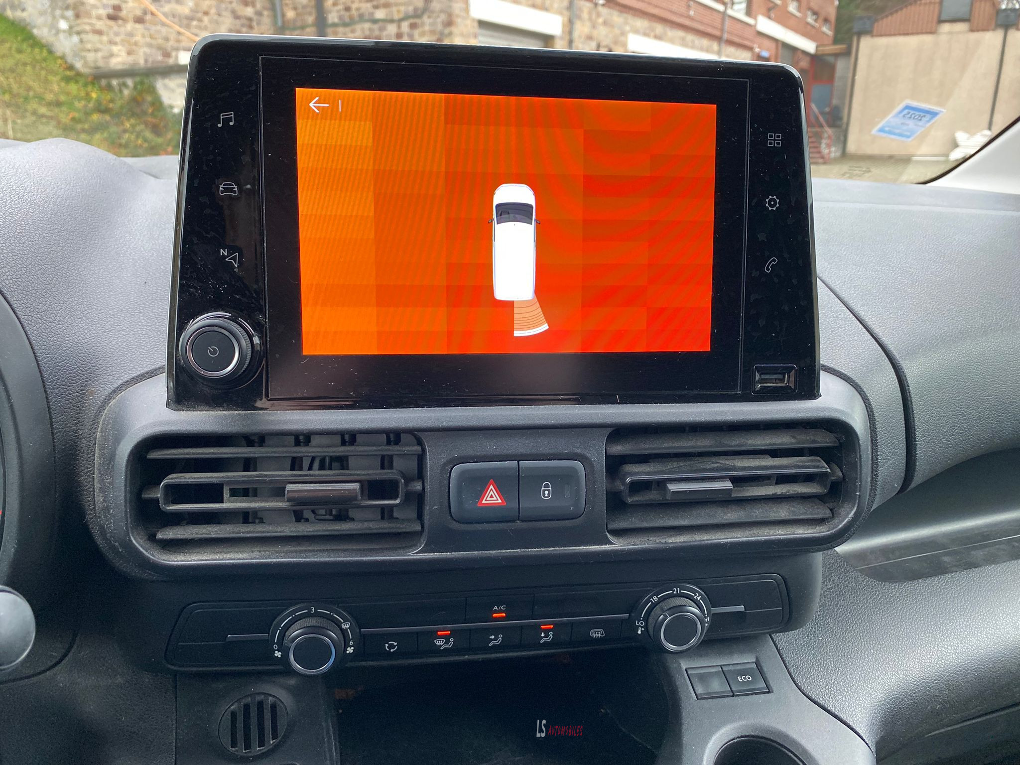 
								Citroën Berlingo XL* 1.5D*Automatic*Camera*Navi*Carplay full									