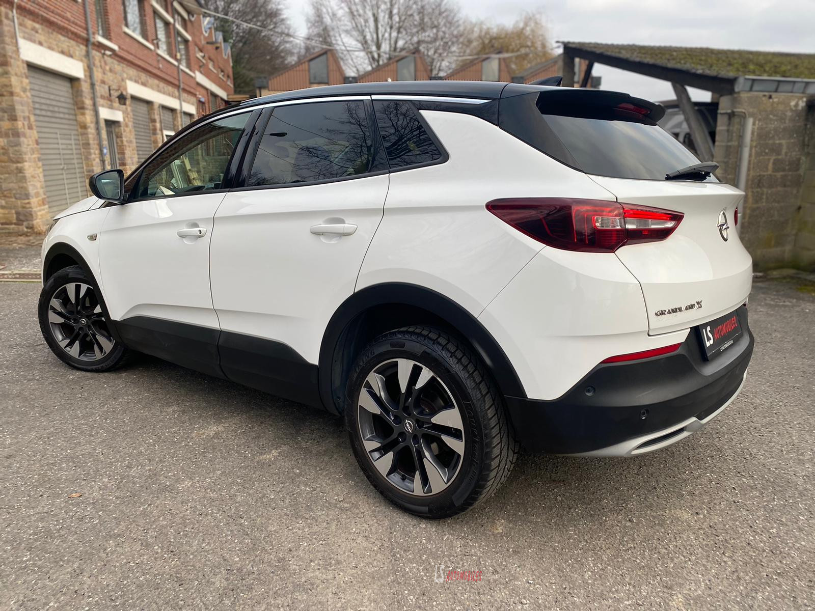 
								OPEL GRANDLAND X 1.6d full									