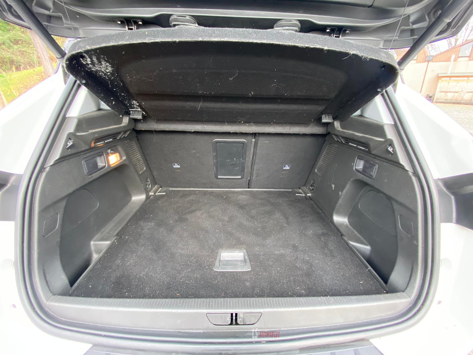 
								OPEL GRANDLAND X 1.6d full									