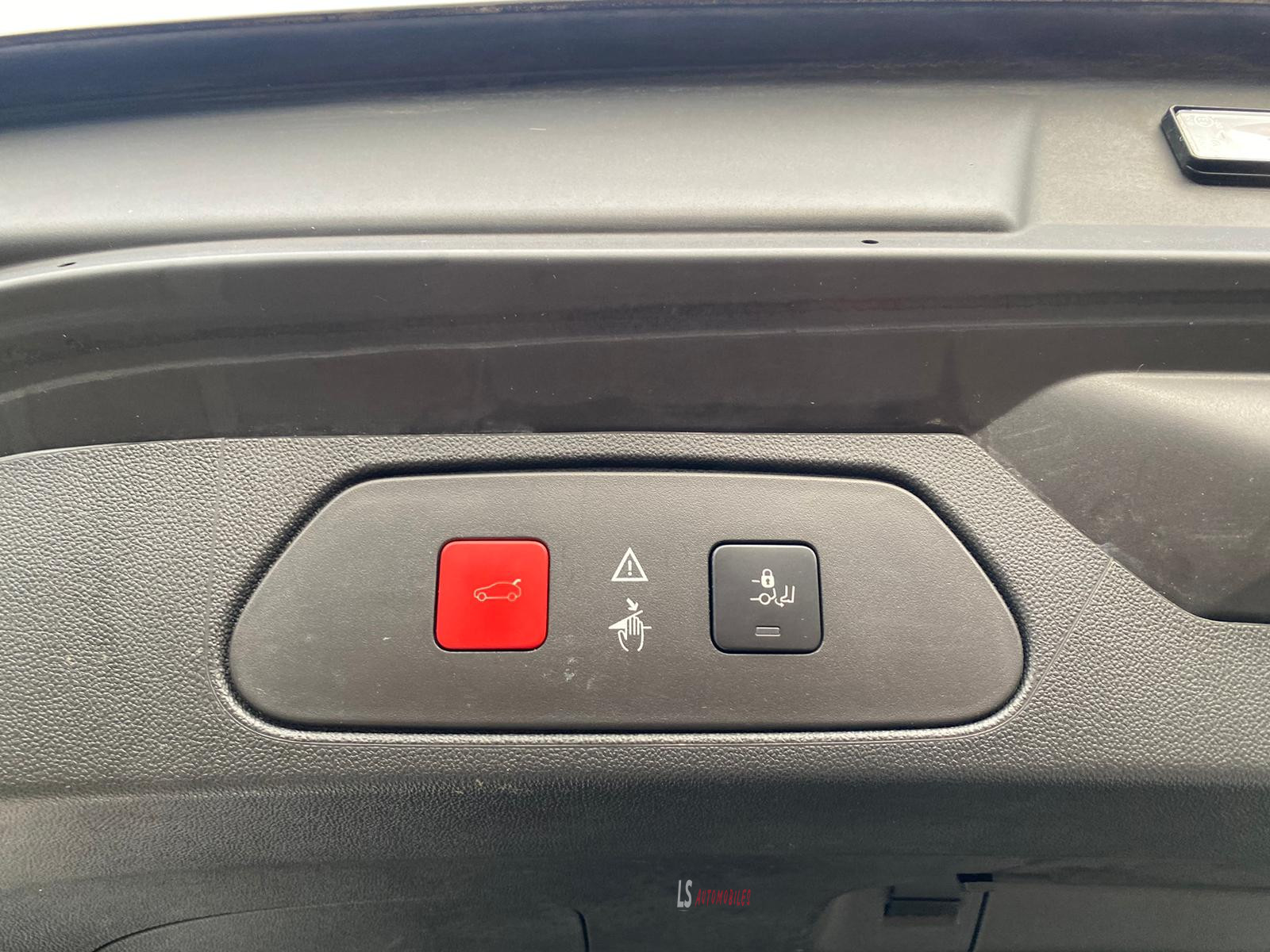 
								OPEL GRANDLAND X 1.6d full									