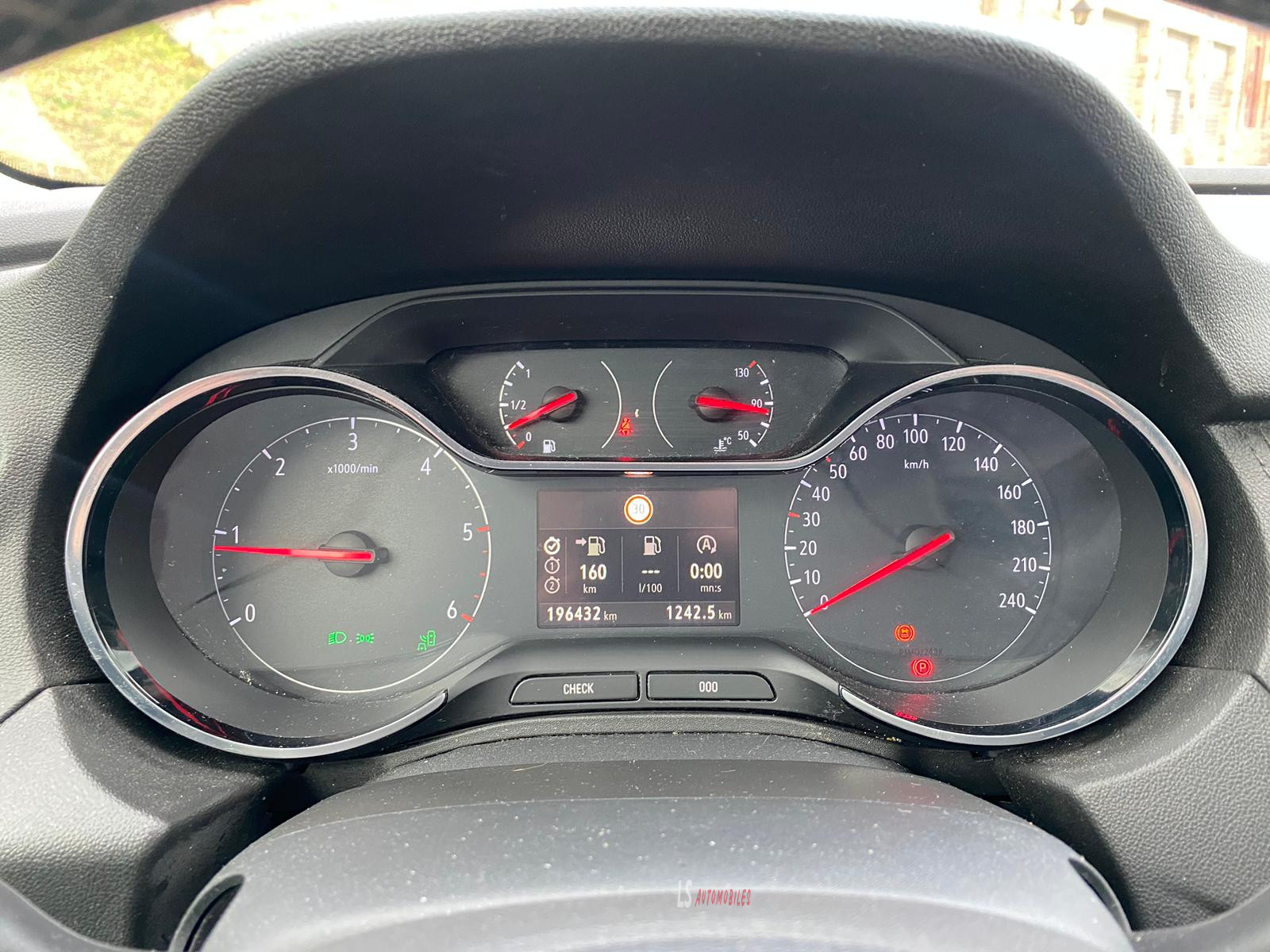 
								OPEL GRANDLAND X 1.6d full									