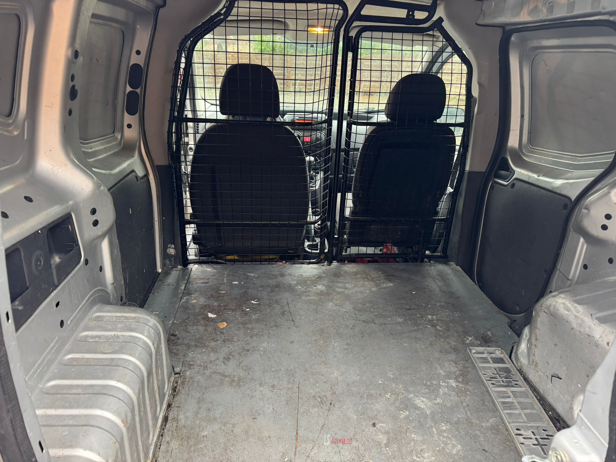 
								Citroën Nemo*1.4HDI*AIRCO full									