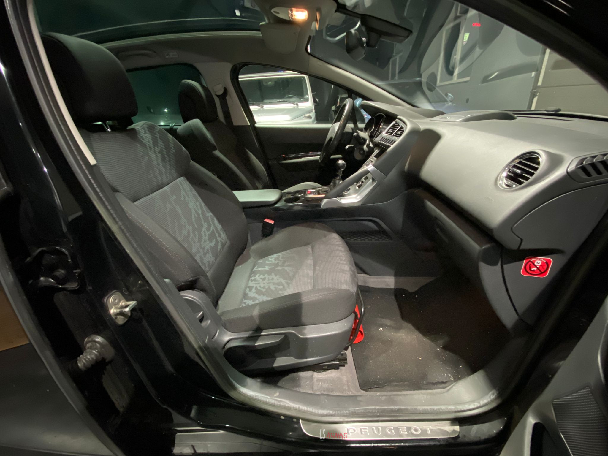 
								Peugeot 3008 1.6 HDi*Pano*Navi full									