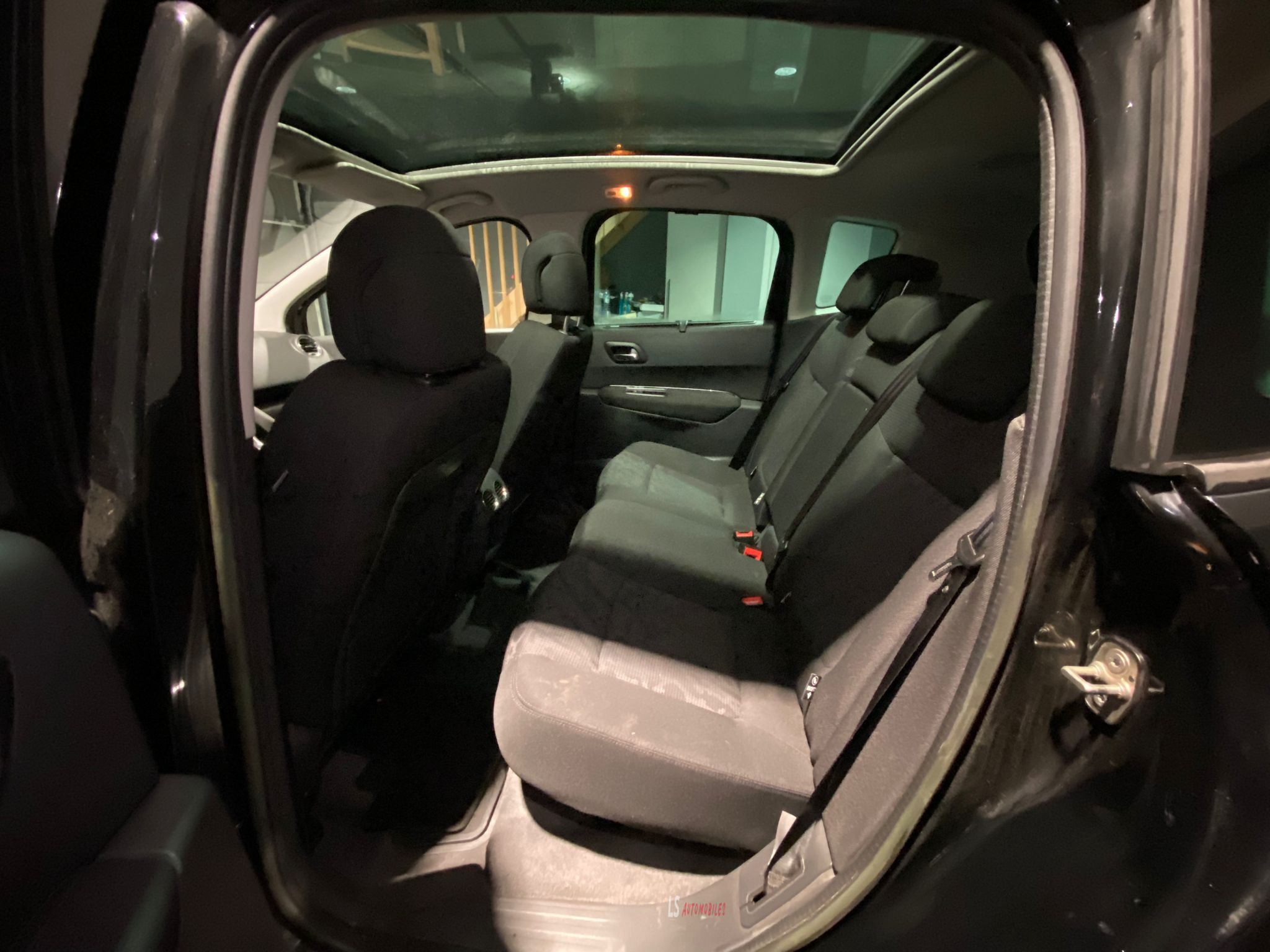 
								Peugeot 3008 1.6 HDi*Pano*Navi full									