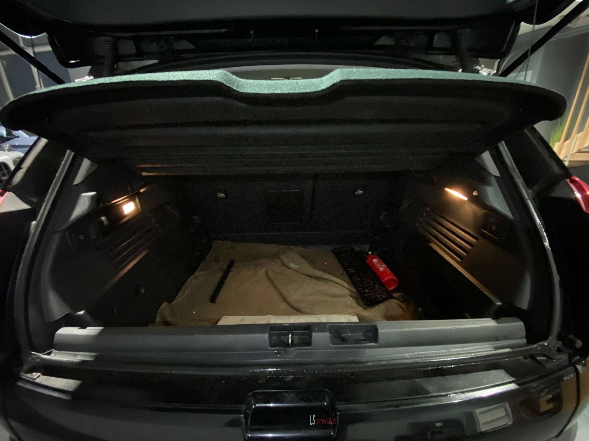 
								Peugeot 3008 1.6 HDi*Pano*Navi full									