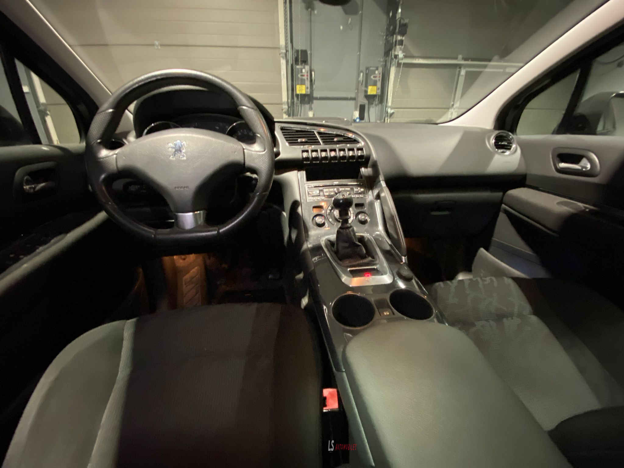 
								Peugeot 3008 1.6 HDi*Pano*Navi full									