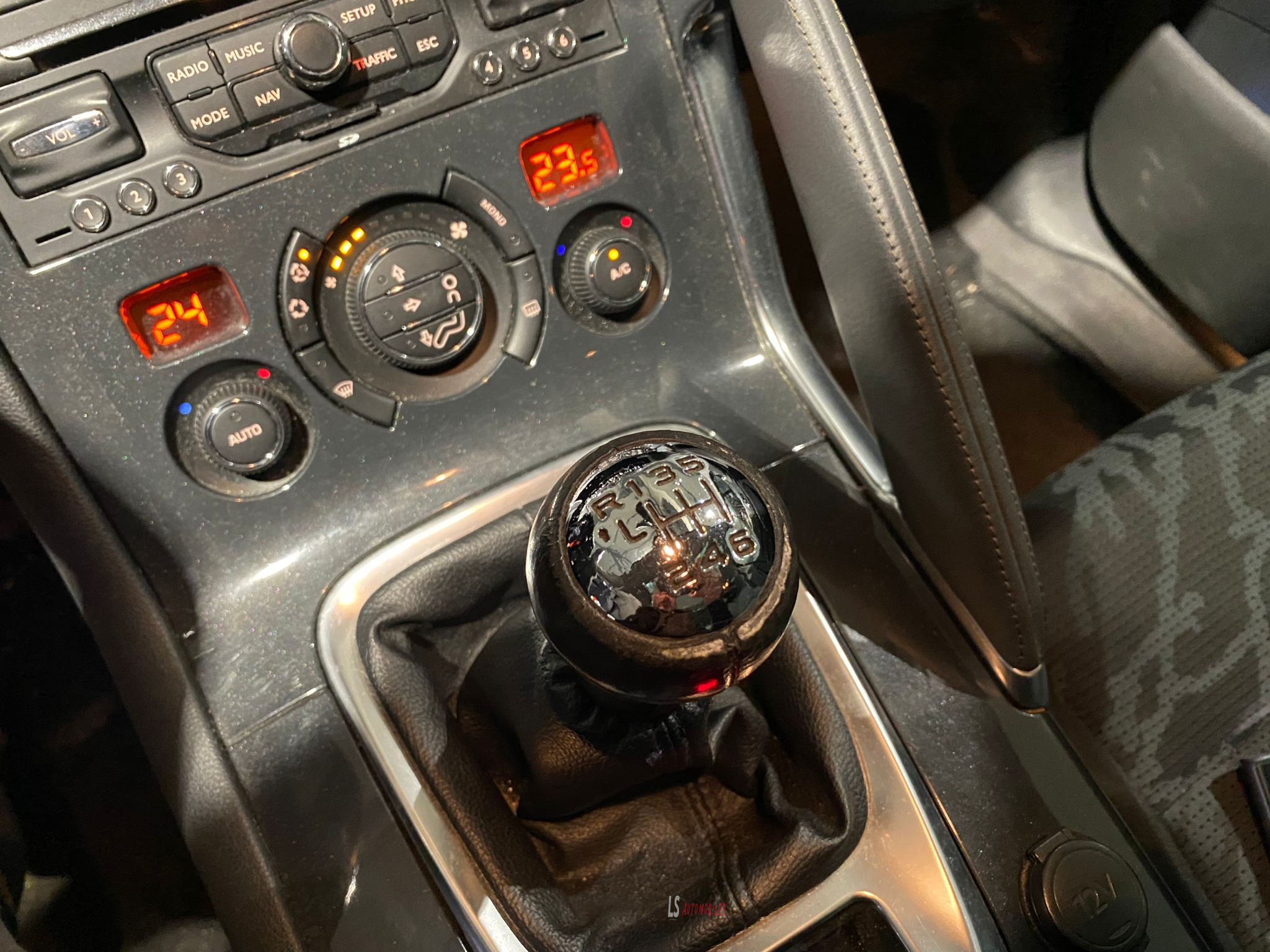 
								Peugeot 3008 1.6 HDi*Pano*Navi full									