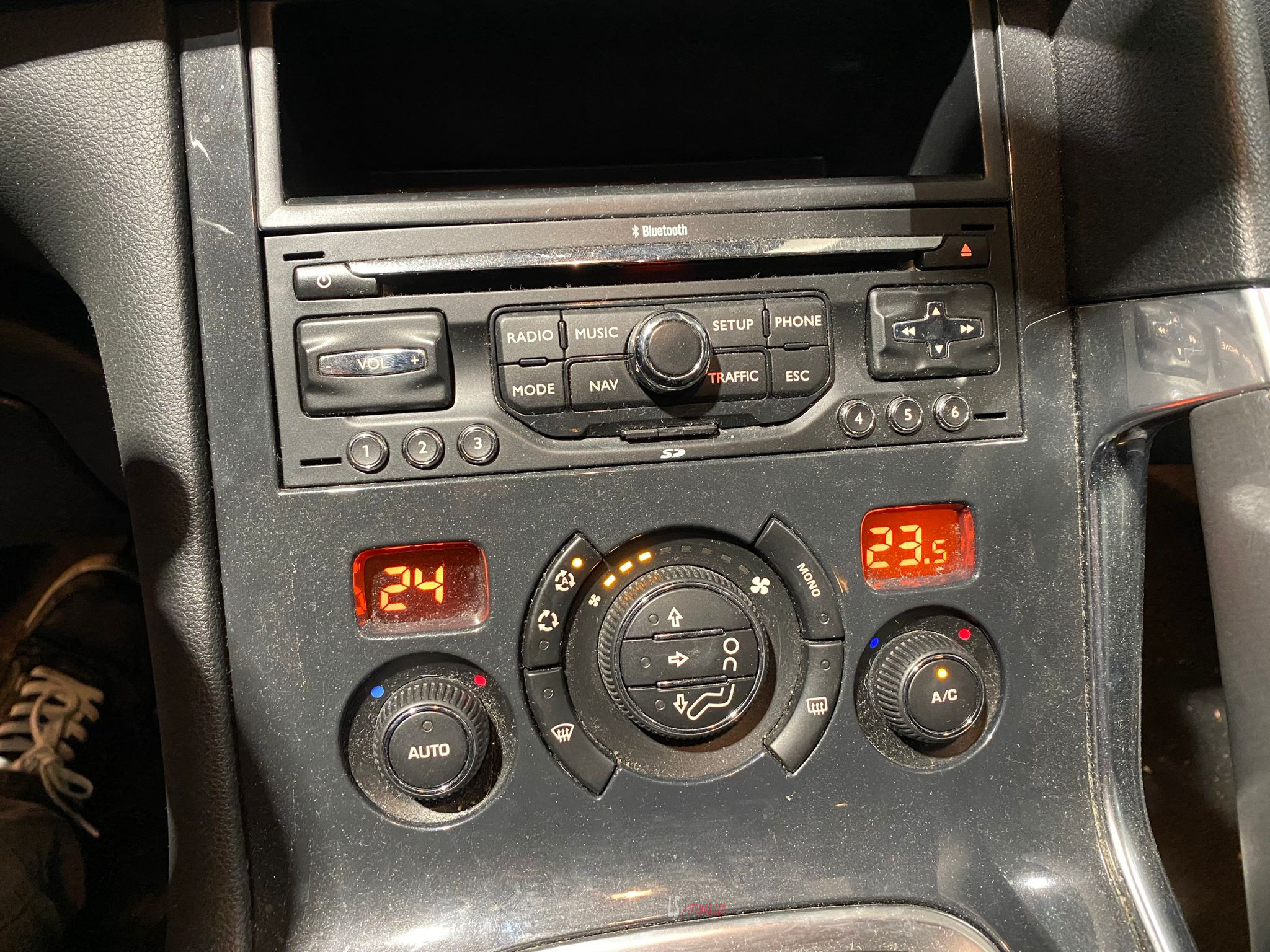 
								Peugeot 3008 1.6 HDi*Pano*Navi full									