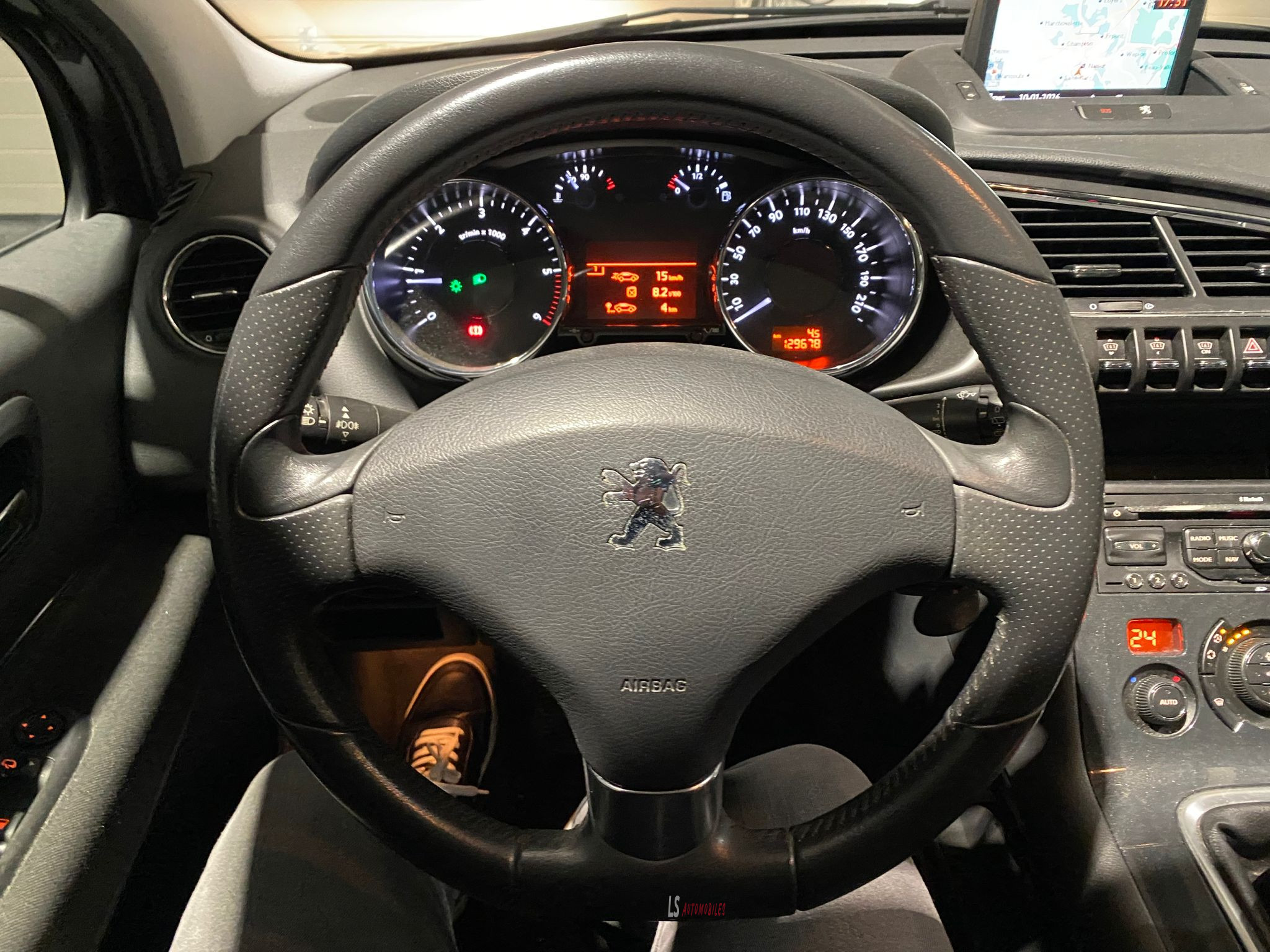 
								Peugeot 3008 1.6 HDi*Pano*Navi full									