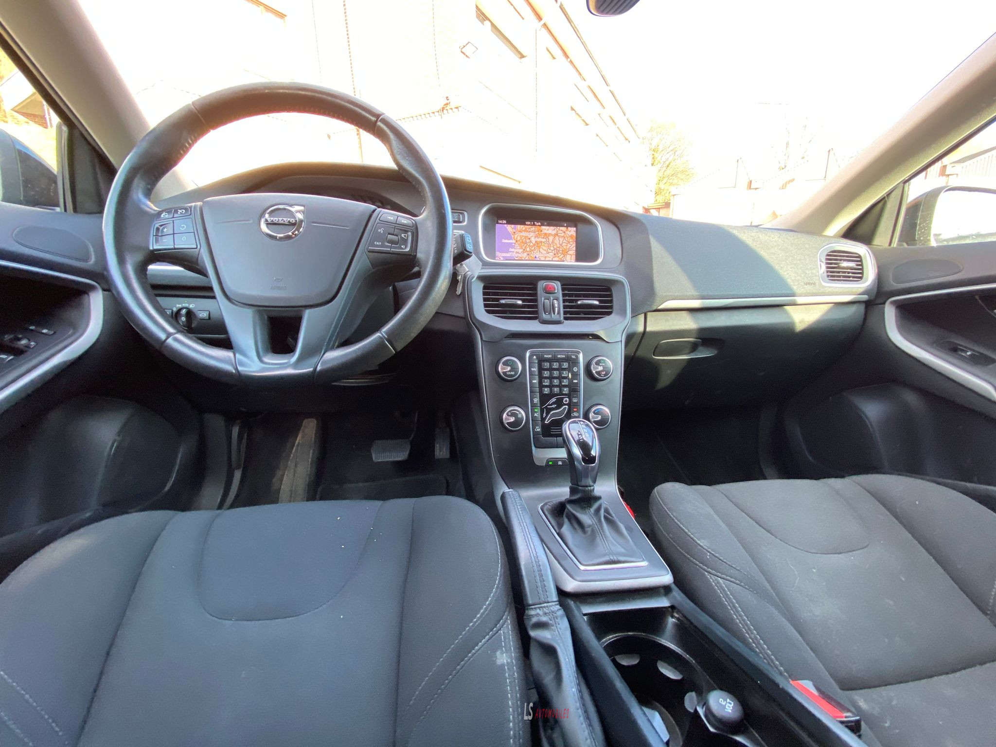 
								Volvo V40 D2 Geartronic*Boite Automatique*Navi*LED full									