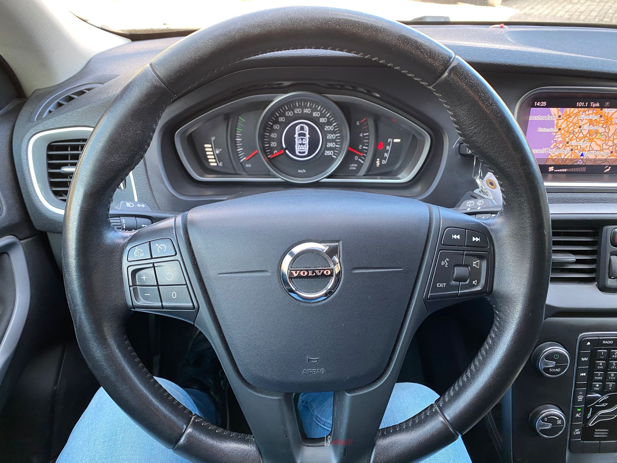 
								Volvo V40 D2 Geartronic*Boite Automatique*Navi*LED full									