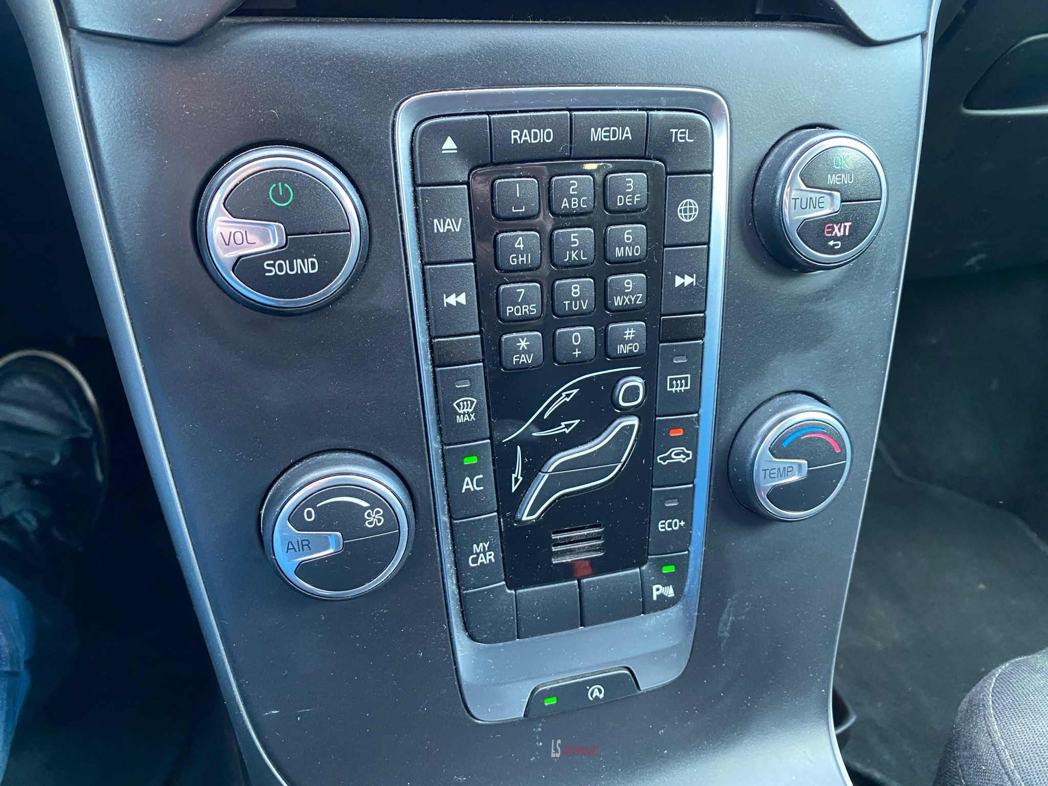 
								Volvo V40 D2 Geartronic*Boite Automatique*Navi*LED full									