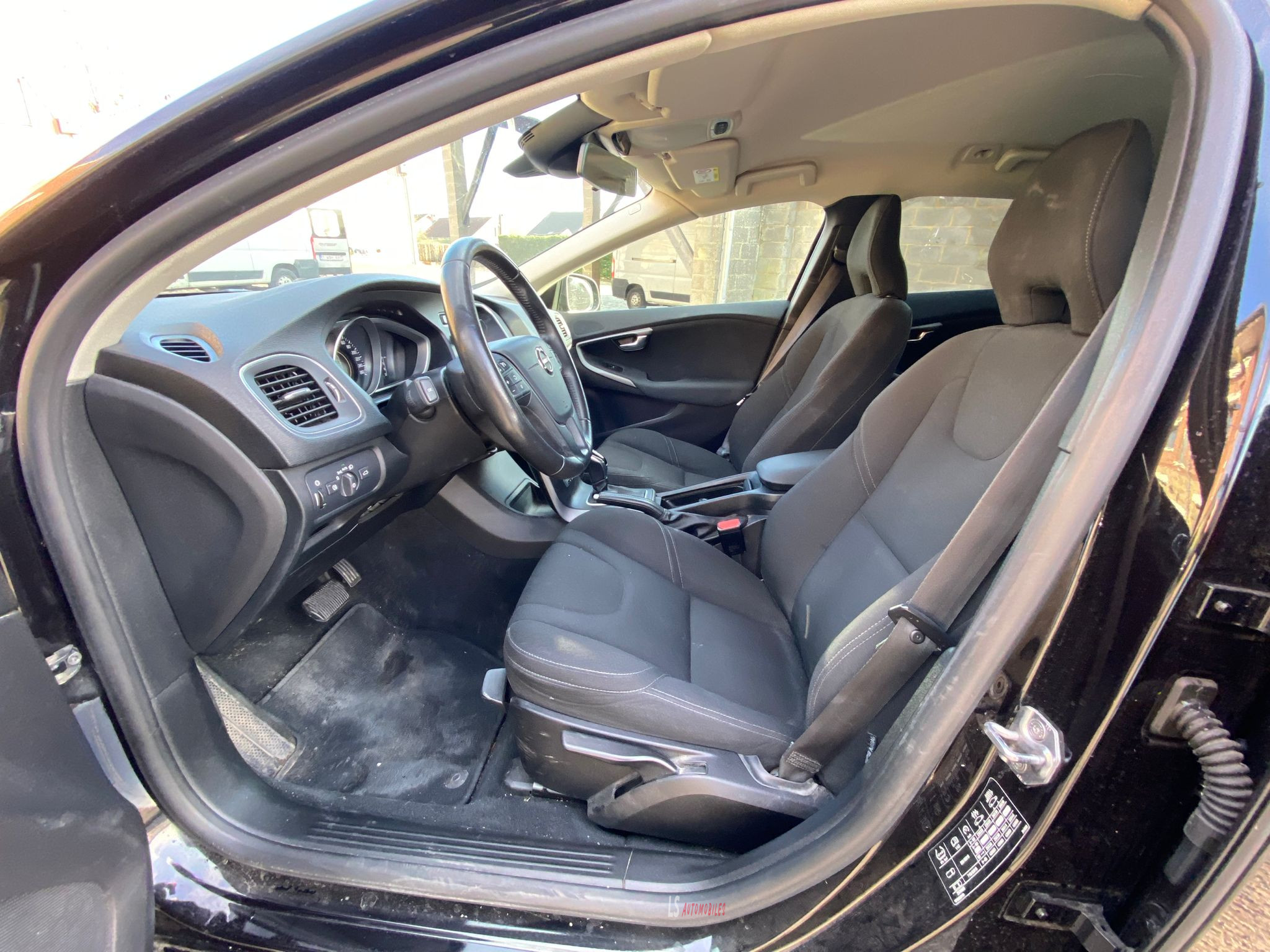 
								Volvo V40 D2 Geartronic*Boite Automatique*Navi*LED full									