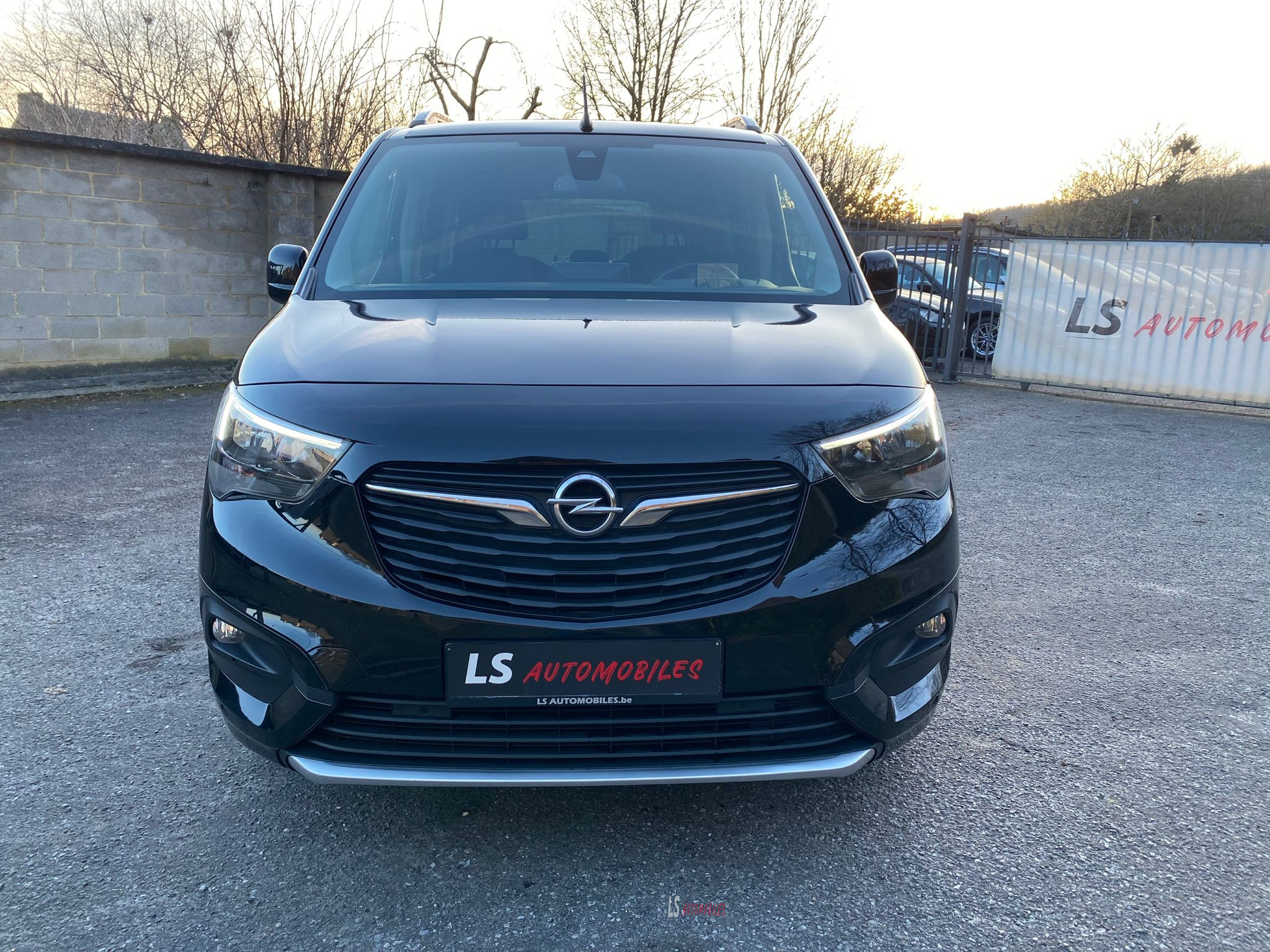 
								Opel Combo Life 1.5d*5Seats*Navi*Cam*Pano*HeatedSeats full									