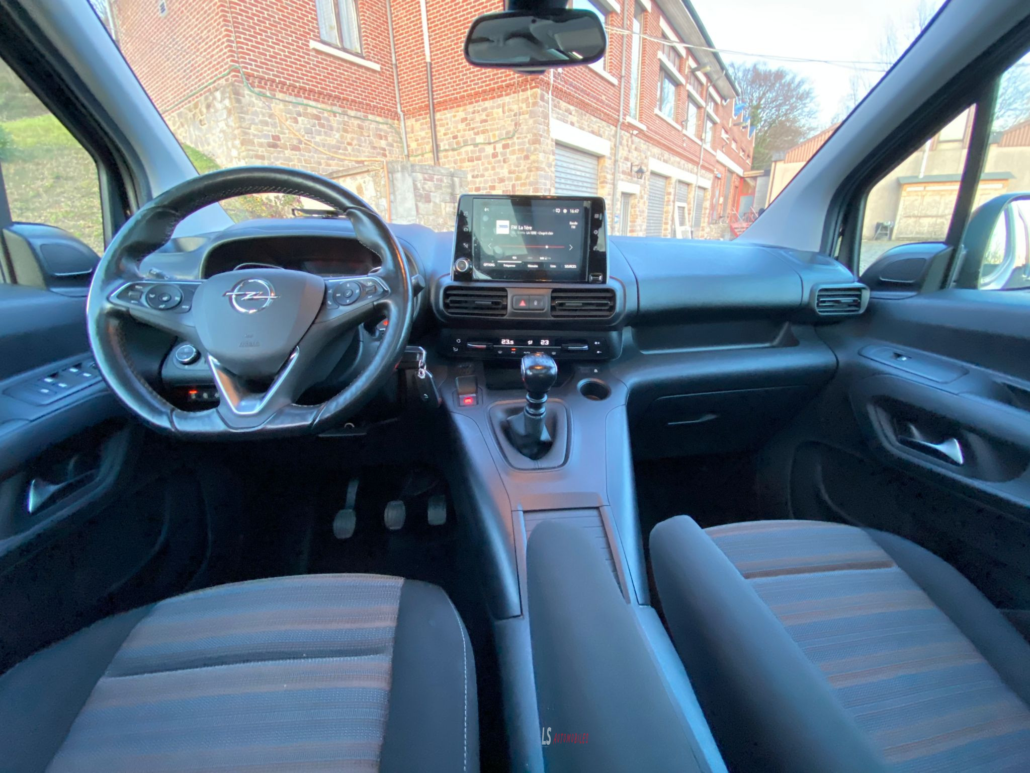 
								Opel Combo Life 1.5d*5Seats*Navi*Cam*Pano*HeatedSeats full									