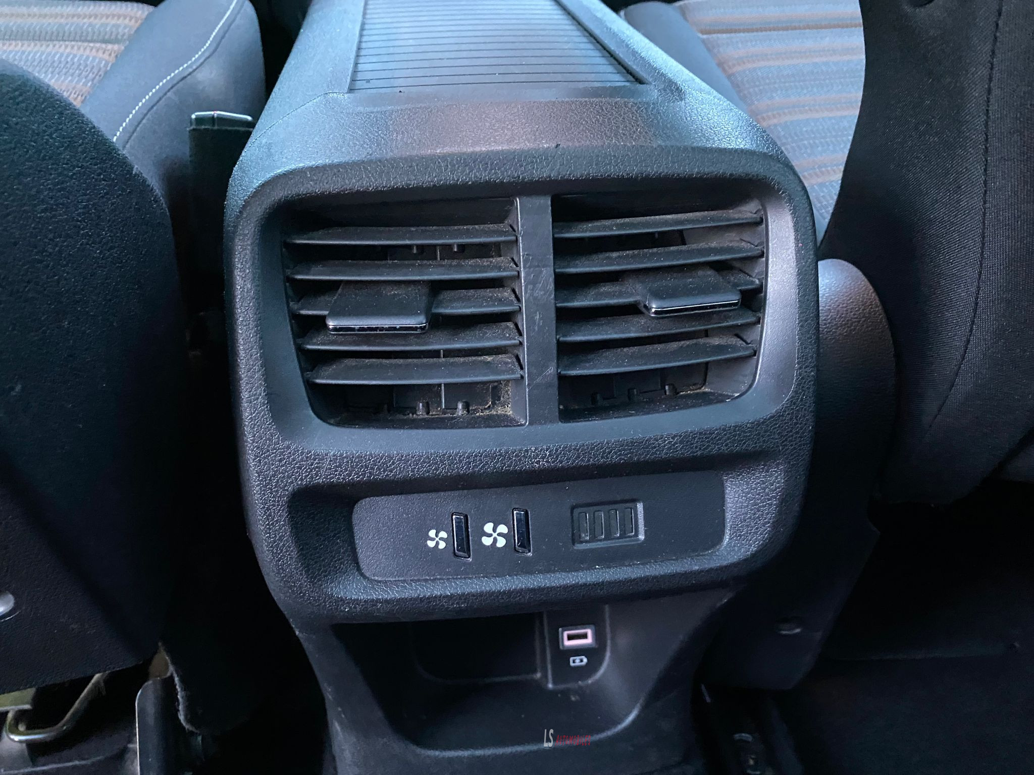 
								Opel Combo Life 1.5d*5Seats*Navi*Cam*Pano*HeatedSeats full									