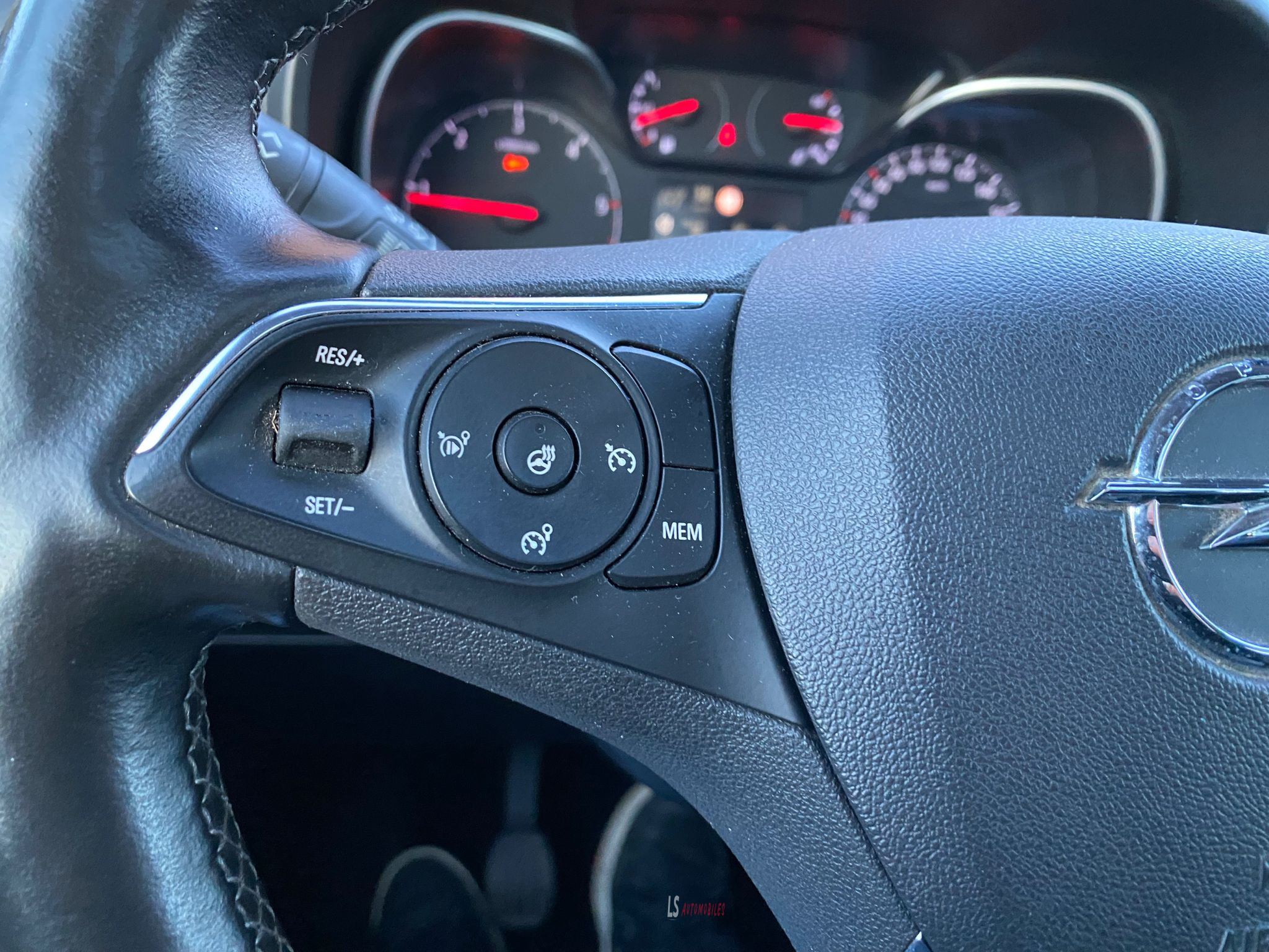 
								Opel Combo Life 1.5d*5Seats*Navi*Cam*Pano*HeatedSeats full									