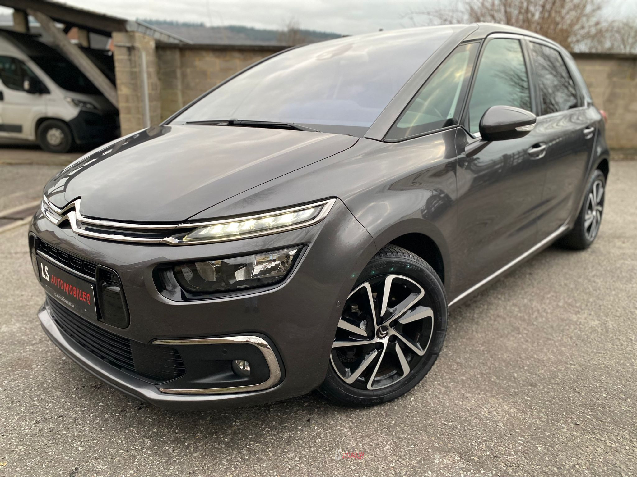 
								Citroën C4 Spacetourer Shine*NAVI*CAMERA full									