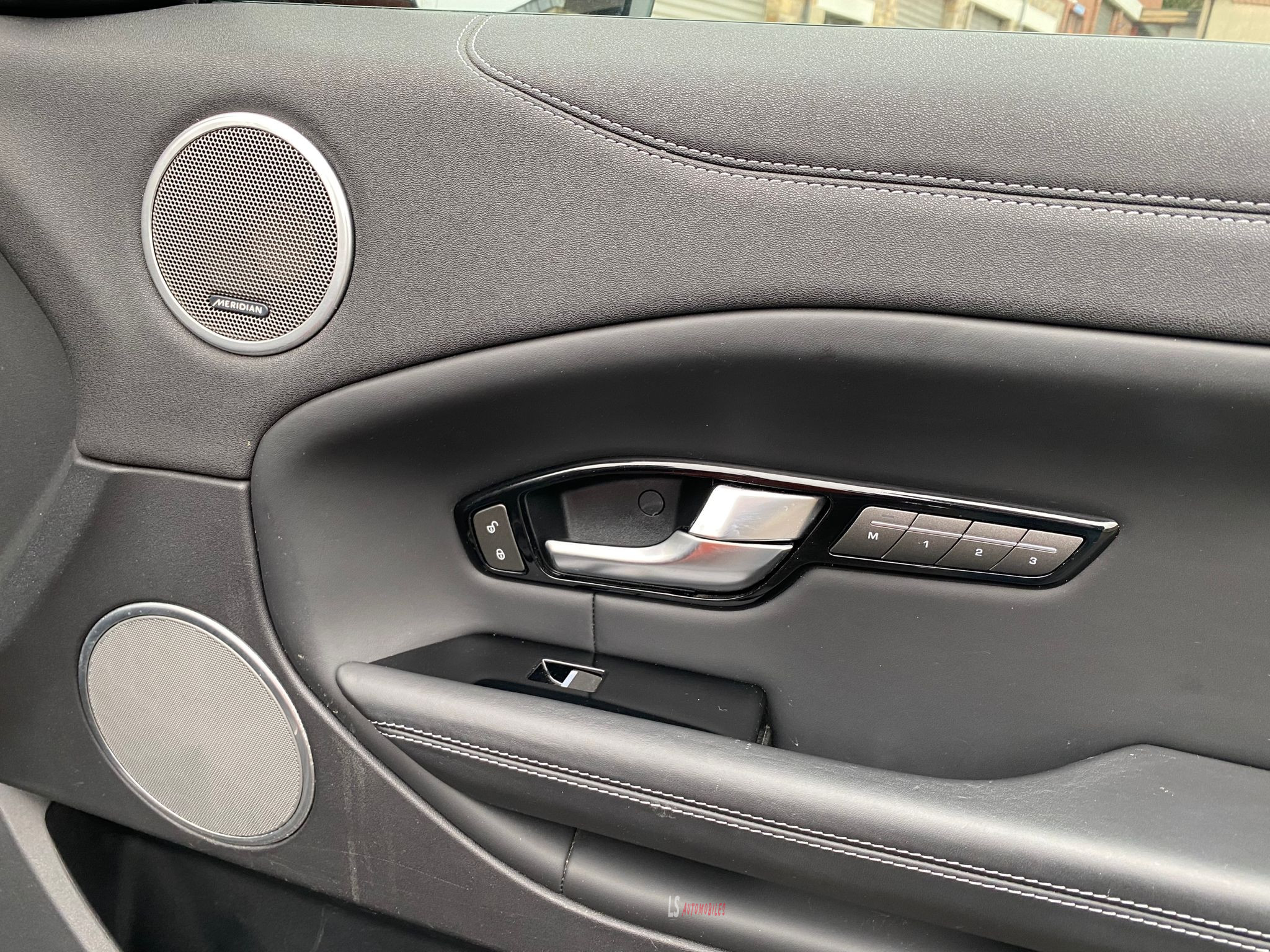 
								LAND ROVER RANGE ROVER EVOQUE 2017 full									