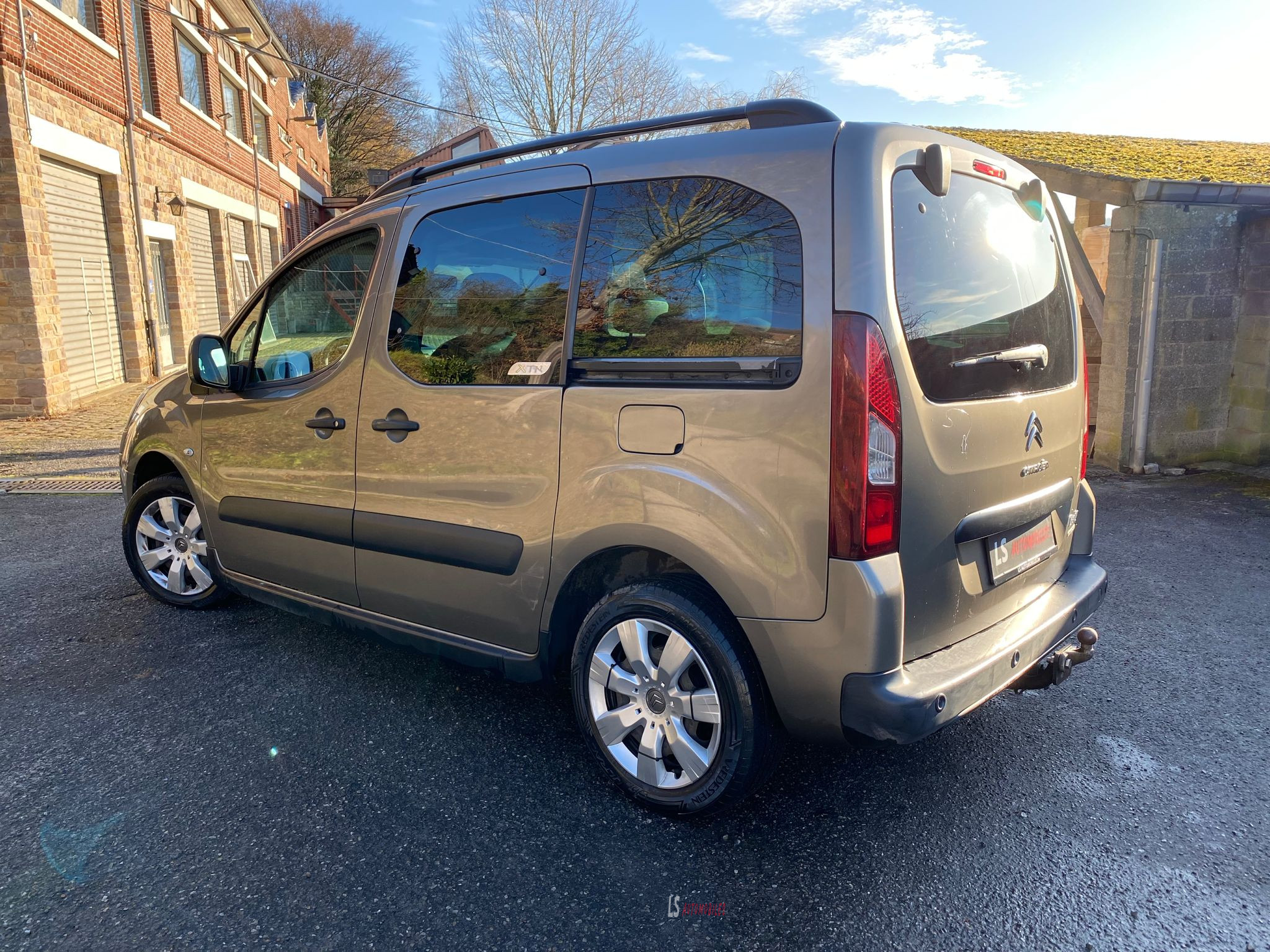 
								CITROEN BERLINGO 2015 full									