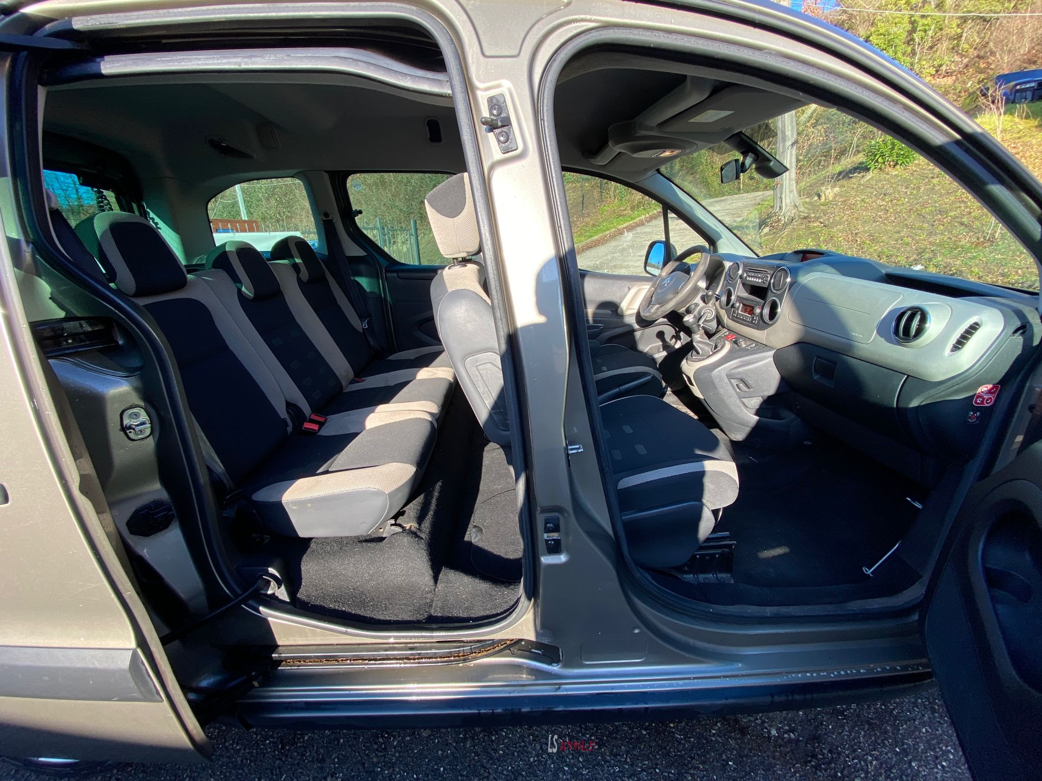 
								CITROEN BERLINGO 2015 full									