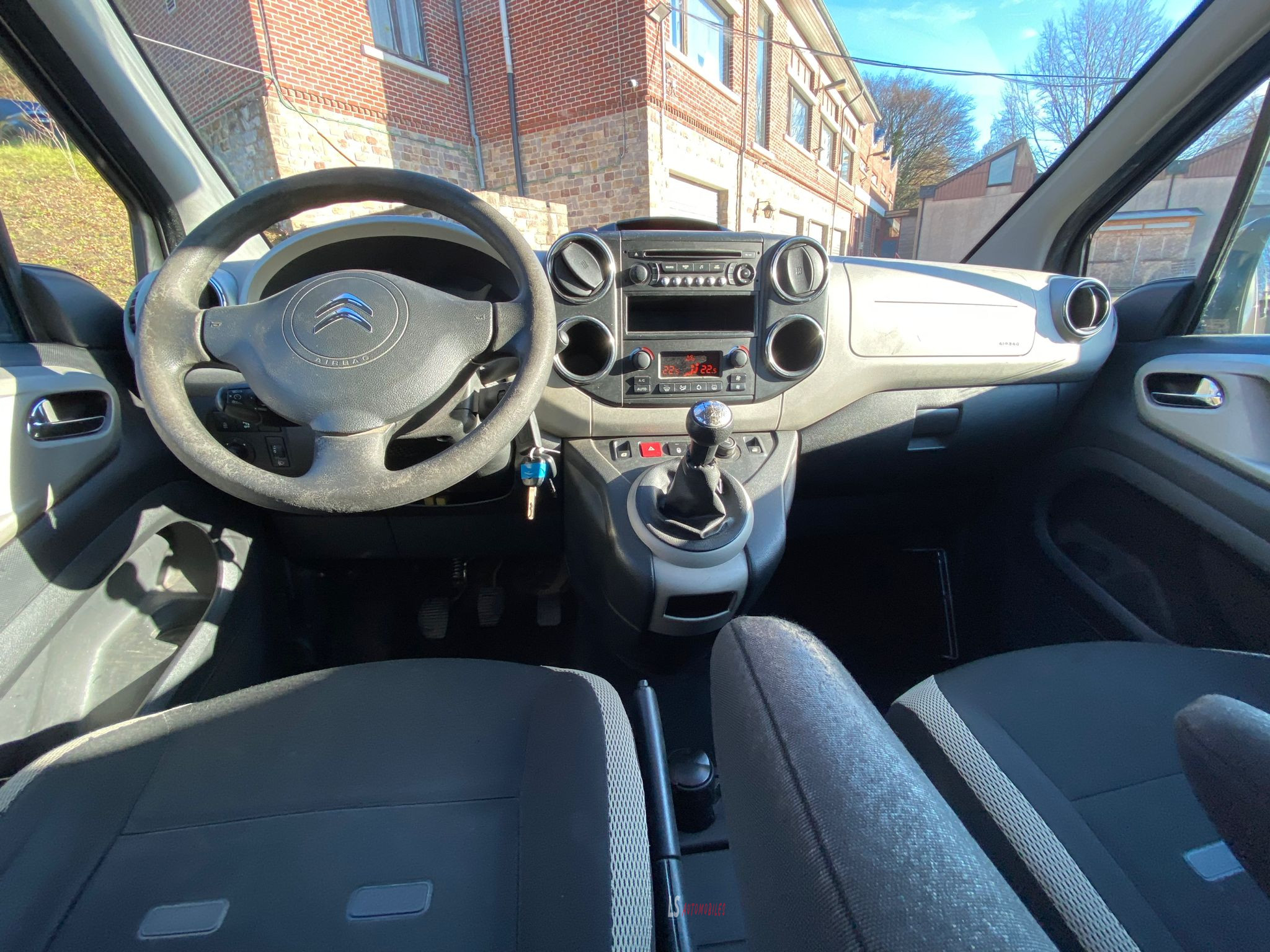 
								CITROEN BERLINGO 2015 full									