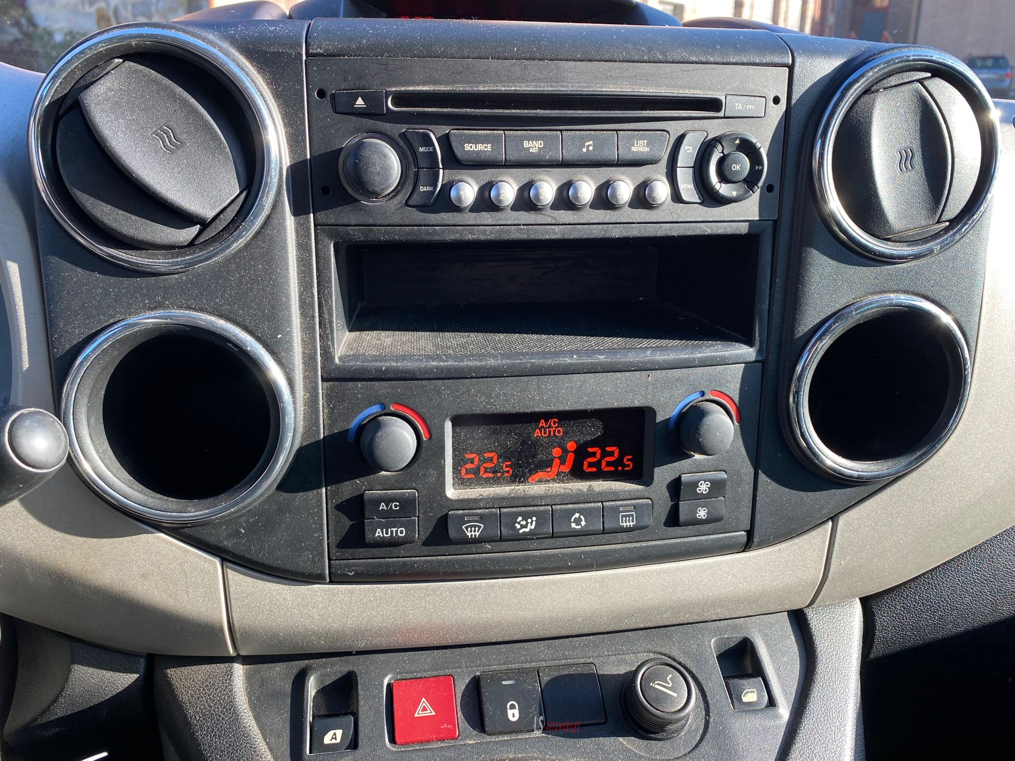 
								CITROEN BERLINGO 2015 full									