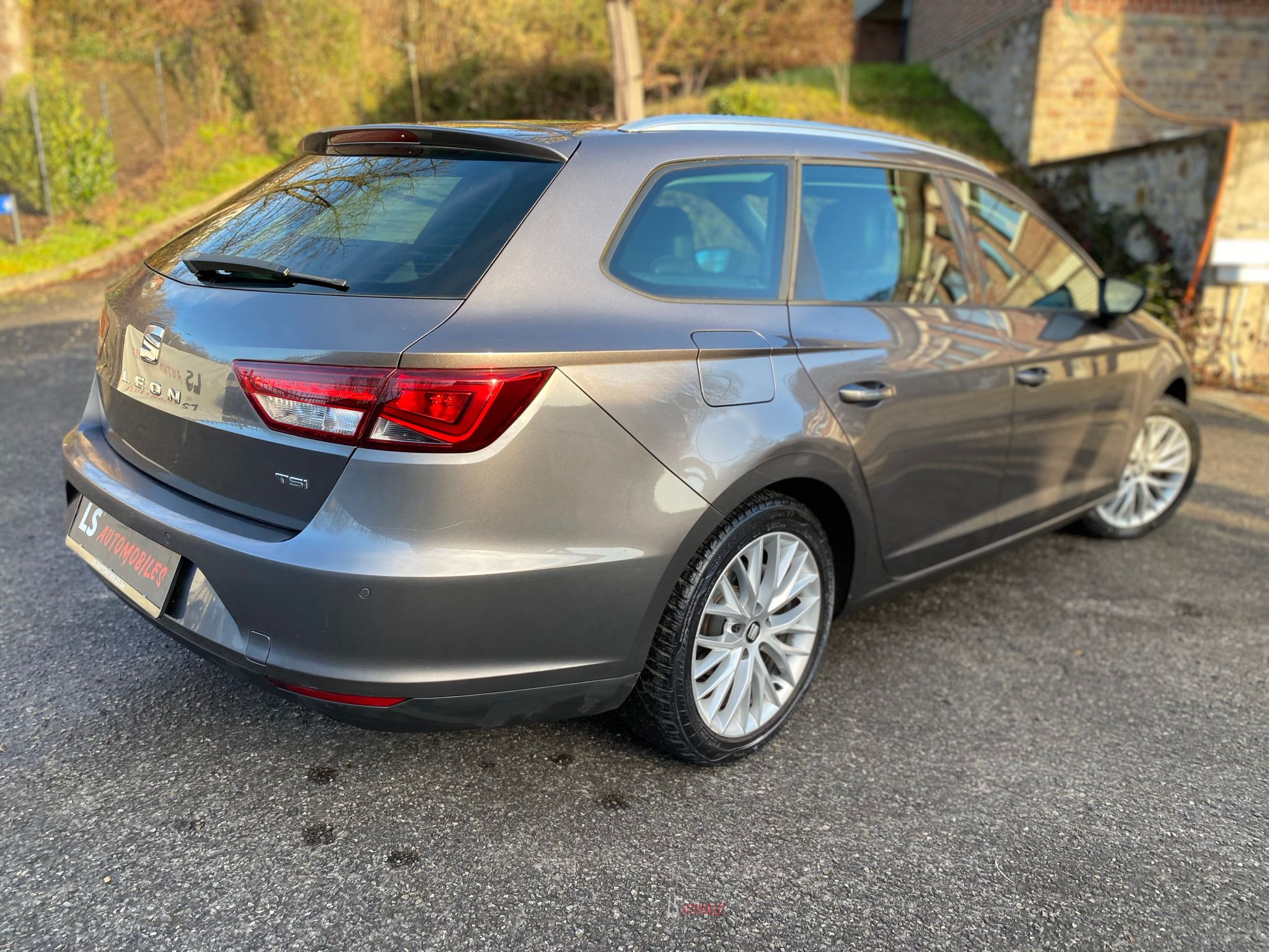 
								Seat Leon ST 1.2 TSI*DSG*NAVI*LEDER*PANO*TOITPANO*EU6 full									
