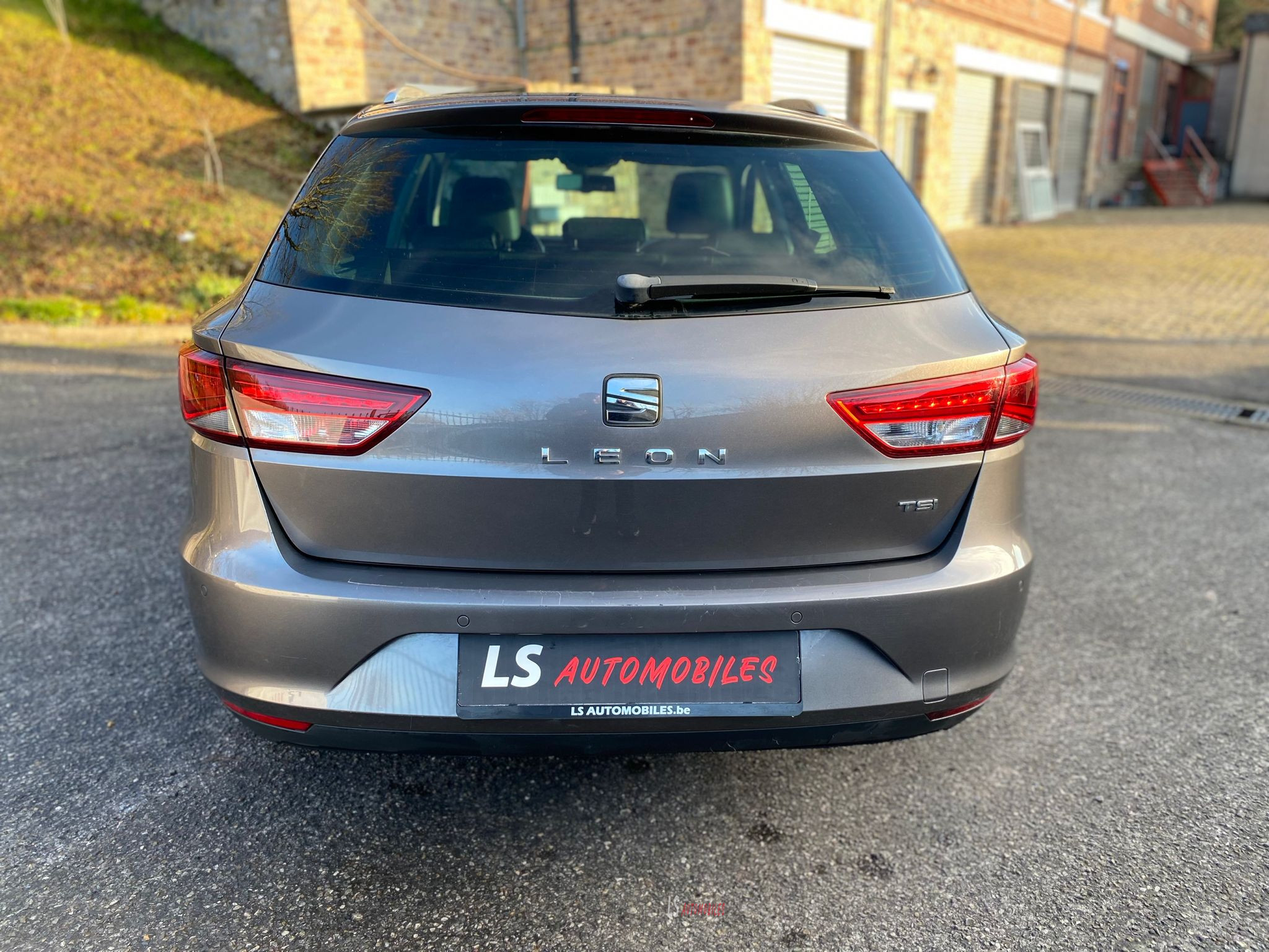 
								Seat Leon ST 1.2 TSI*DSG*NAVI*LEDER*PANO*TOITPANO*EU6 full									