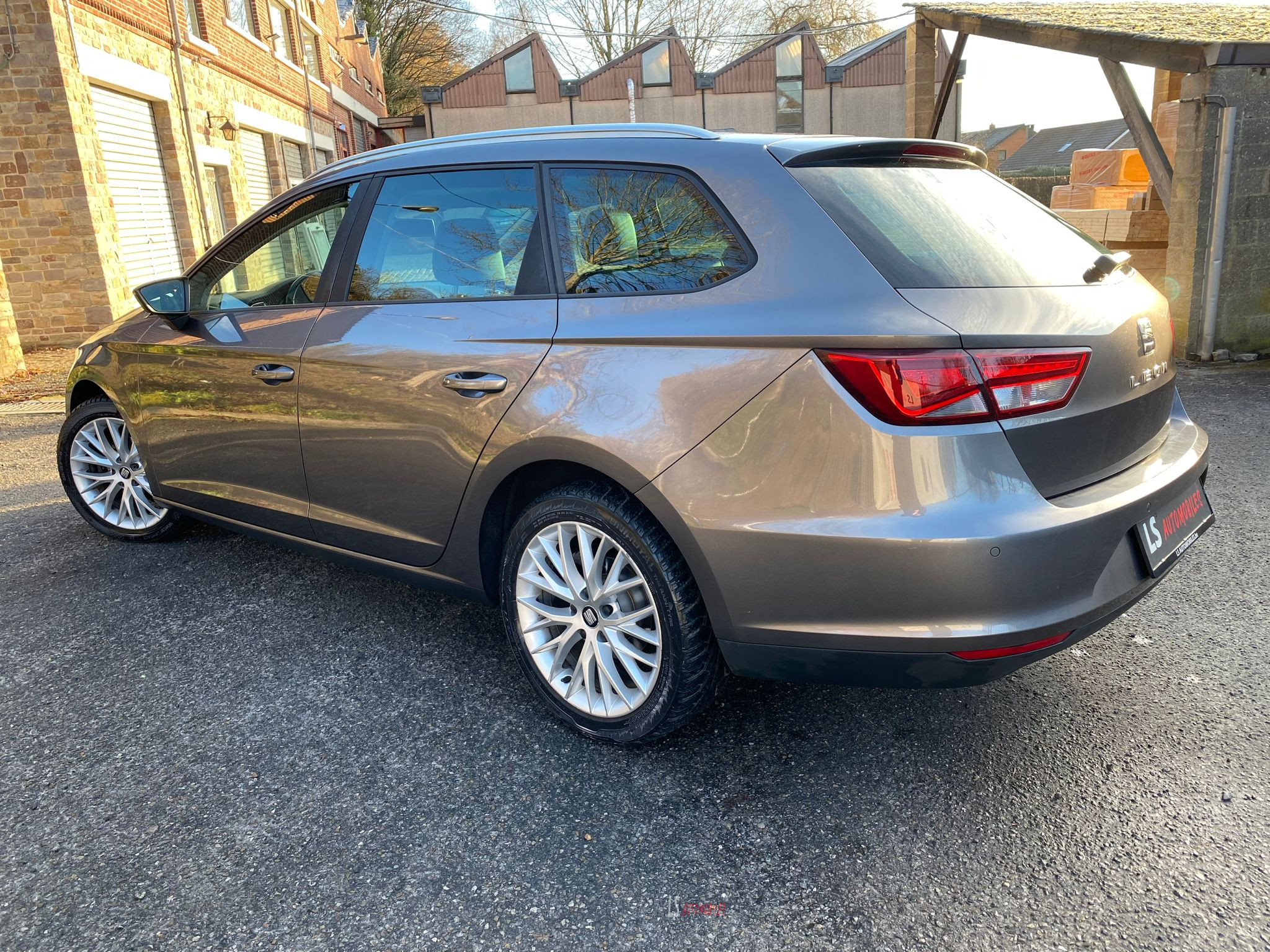 
								Seat Leon ST 1.2 TSI*DSG*NAVI*LEDER*PANO*TOITPANO*EU6 full									