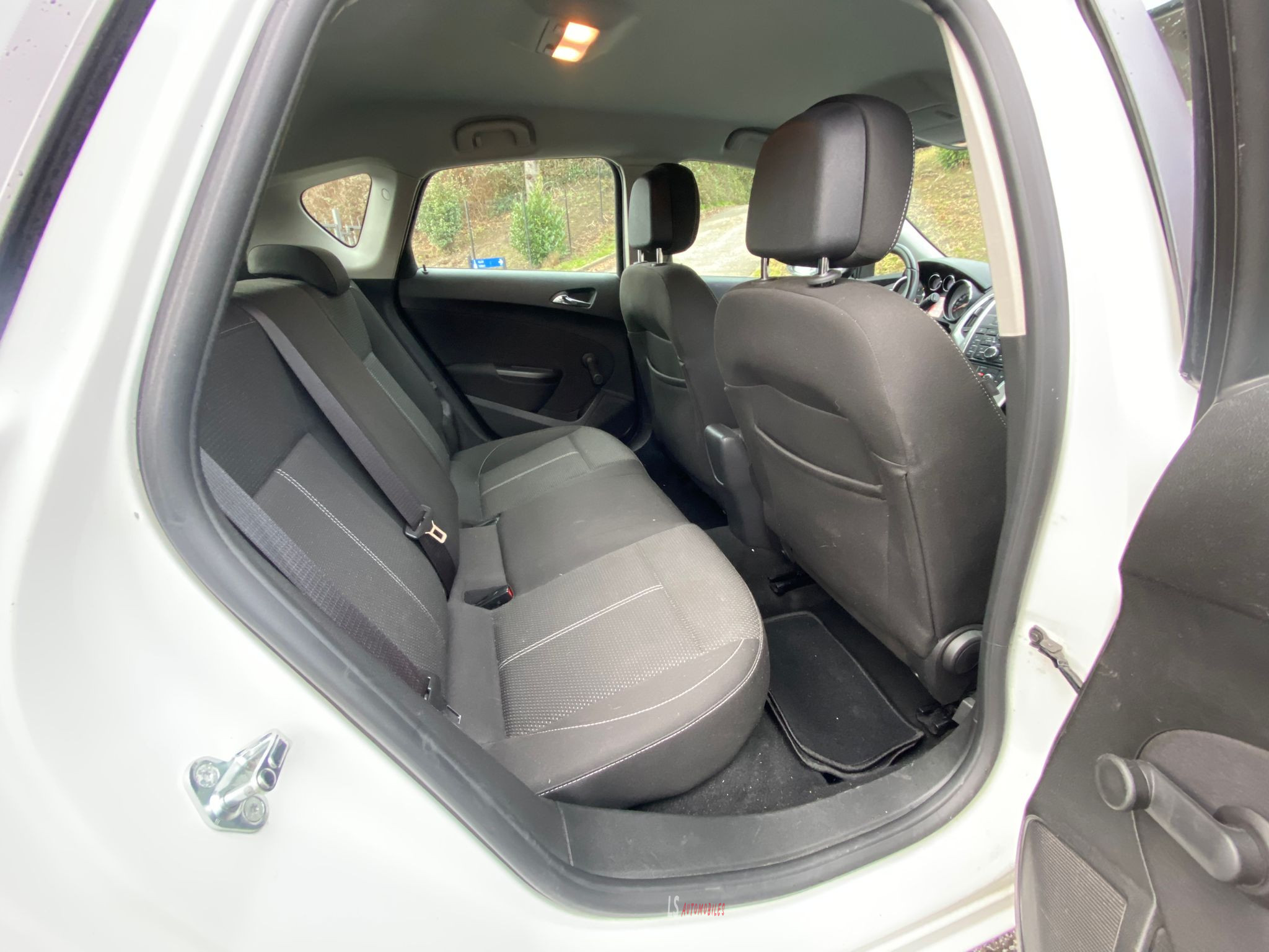 
								opel ASTRA 2014 full									